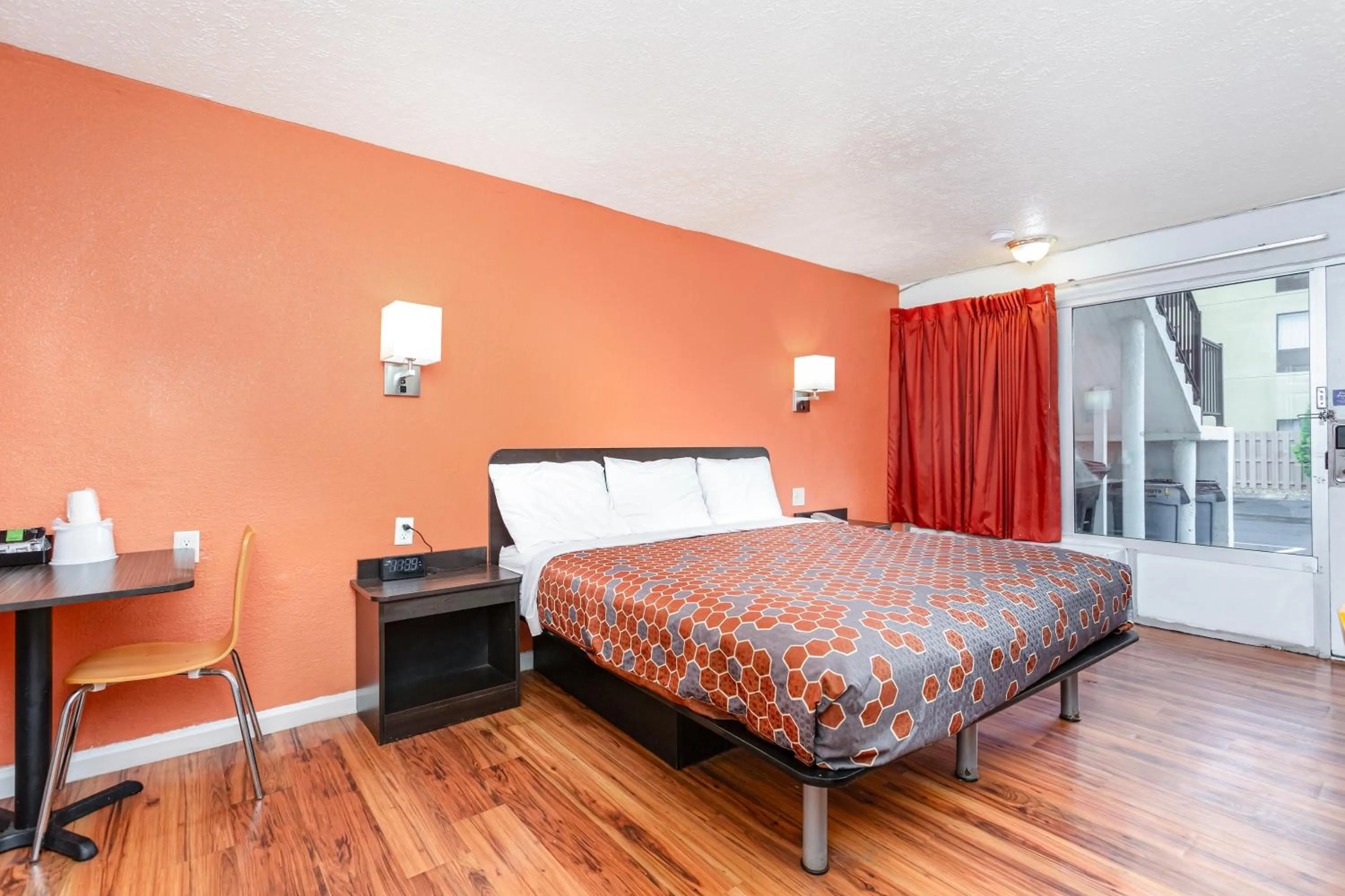 King Bed Accessible Non-Smoking in Relax Inn by OYO Columbus OH I 70