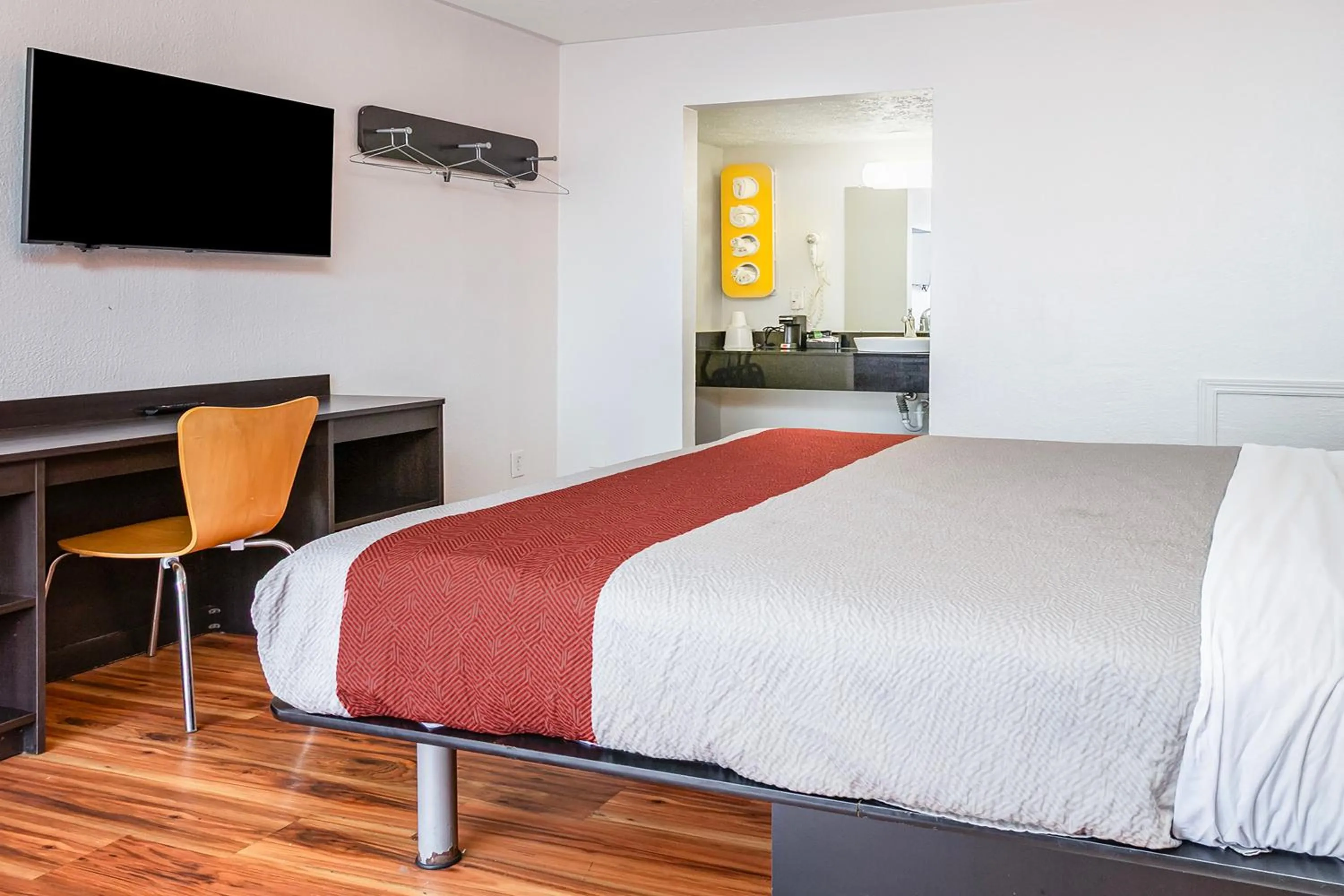 King Bed Smoking in Relax Inn by OYO Columbus OH I 70