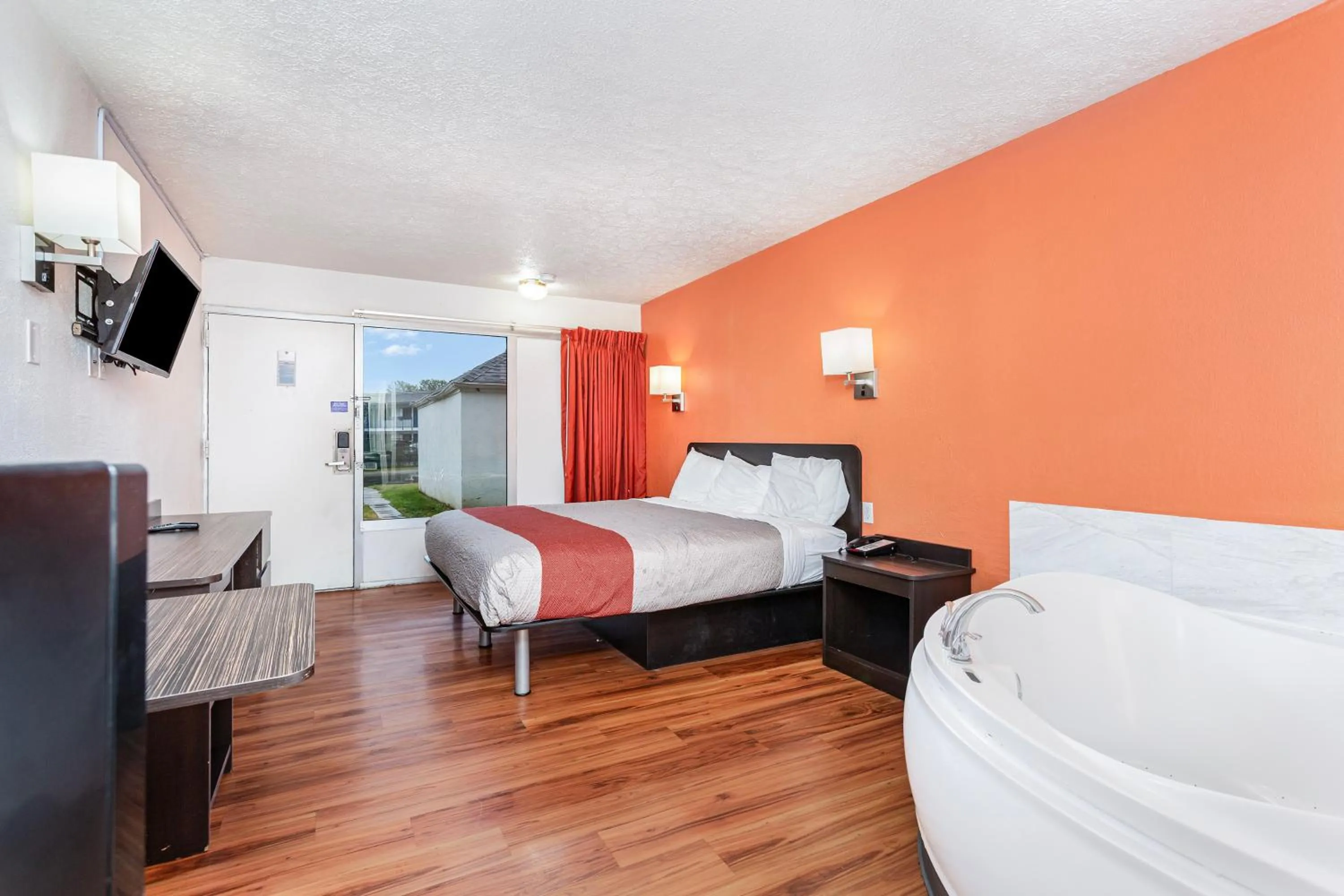 King Bed Smoking with Jetted Tub in Relax Inn by OYO Columbus OH I 70