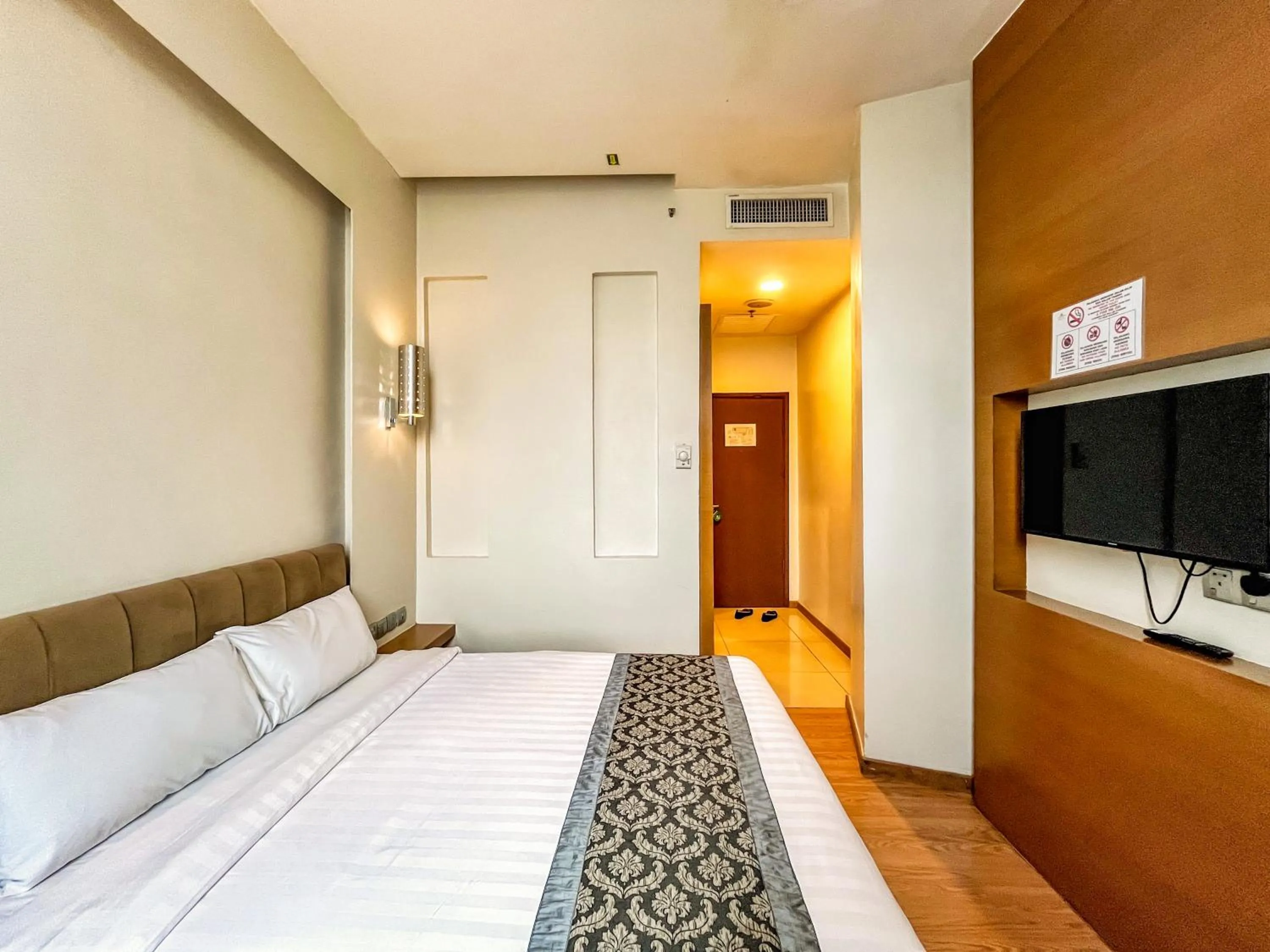 Superior Room in Courtyard Hotel 1Borneo