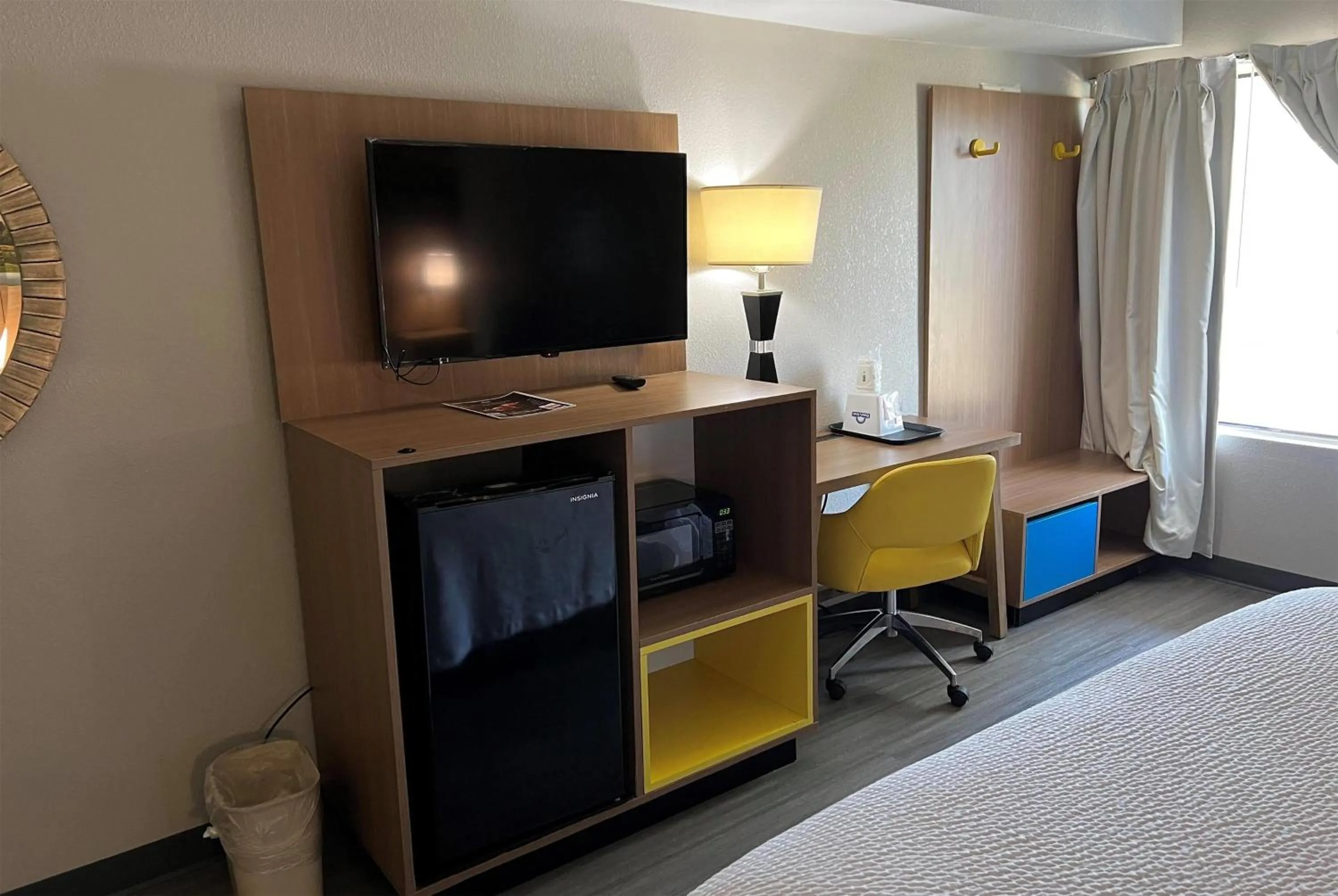 King Room - Disability Access/Non-Smoking in Days Inn by Wyndham West Des Moines - Clive
