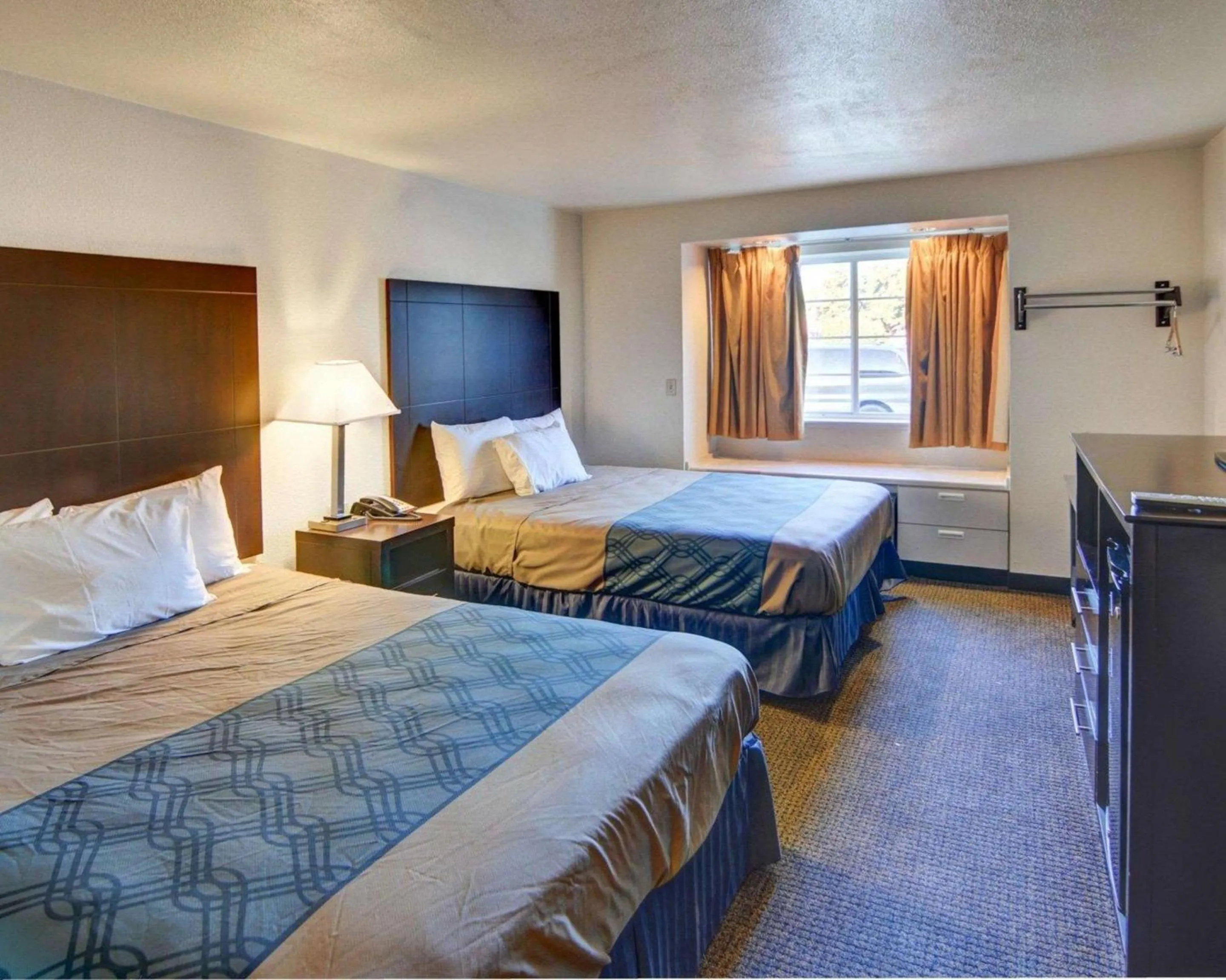 Queen Room with Two Queen Beds - Smoking in Rodeway Inn & Suites Lewisville I-35