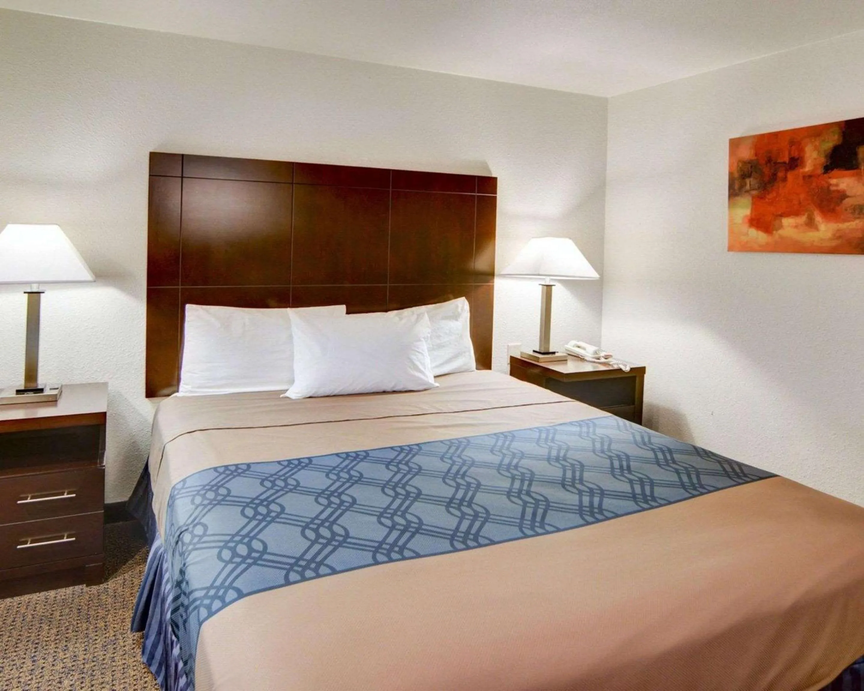 Queen Room - Non-Smoking in Rodeway Inn & Suites Lewisville I-35