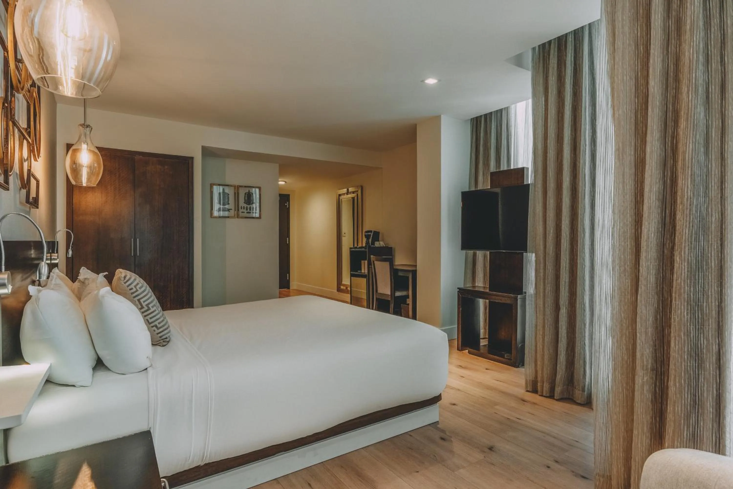 Premium King Accessible in Iberostar Waves Berkeley Shore
