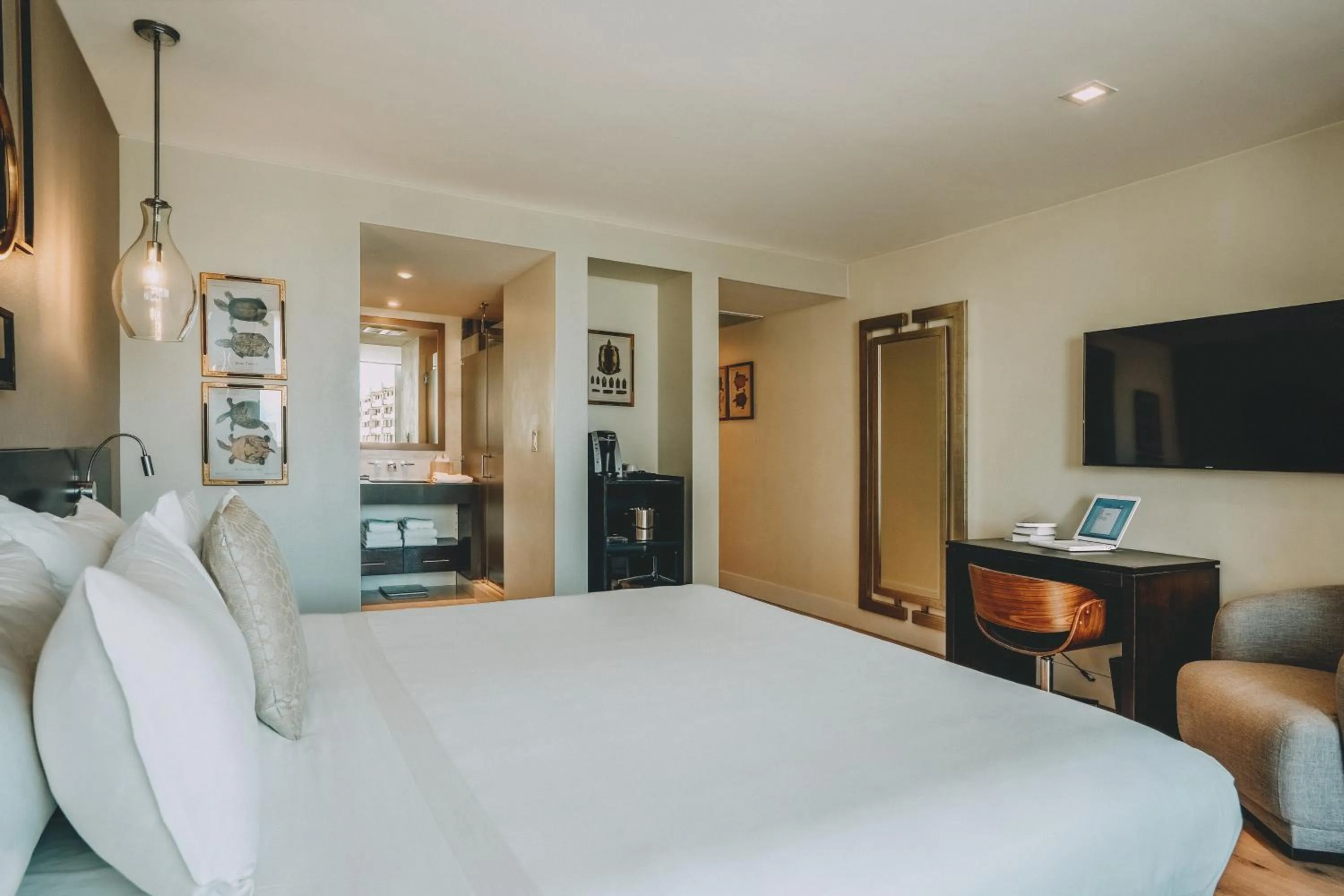 Side Ocean View with Balcony King Single Use - single occupancy in Iberostar Waves Berkeley Shore