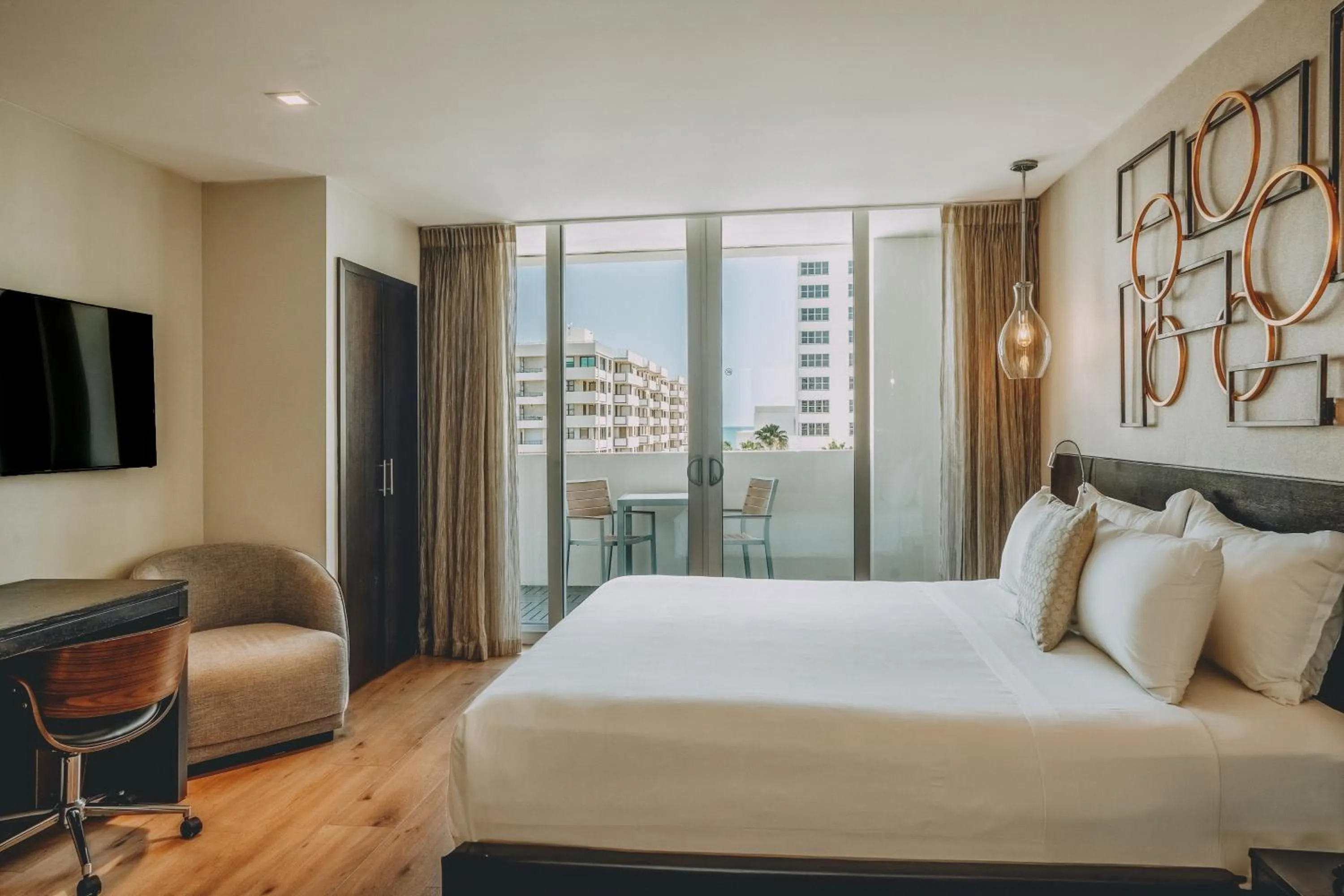  Side Ocean View with Balcony Double Queen in Iberostar Waves Berkeley Shore