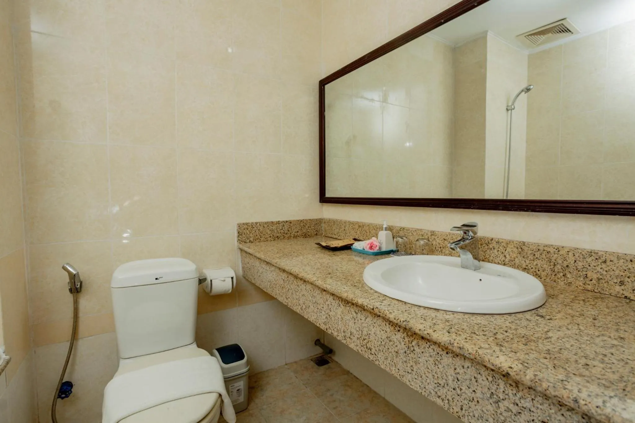 Deluxe Double Room ( 2 Adults + 1 child ) free early check in in Sea and Sand Hotel