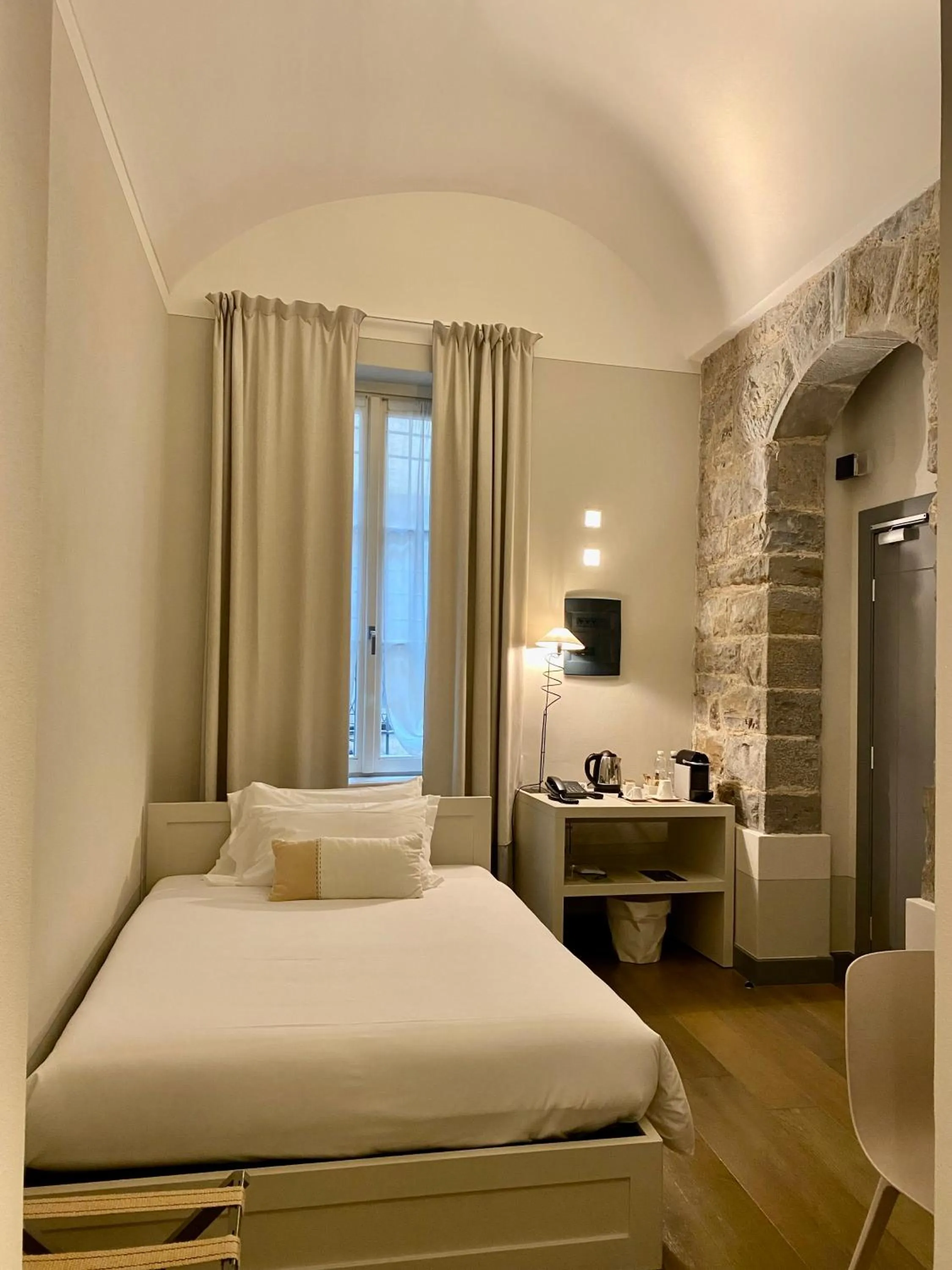 Single Room - single occupancy in GombitHotel