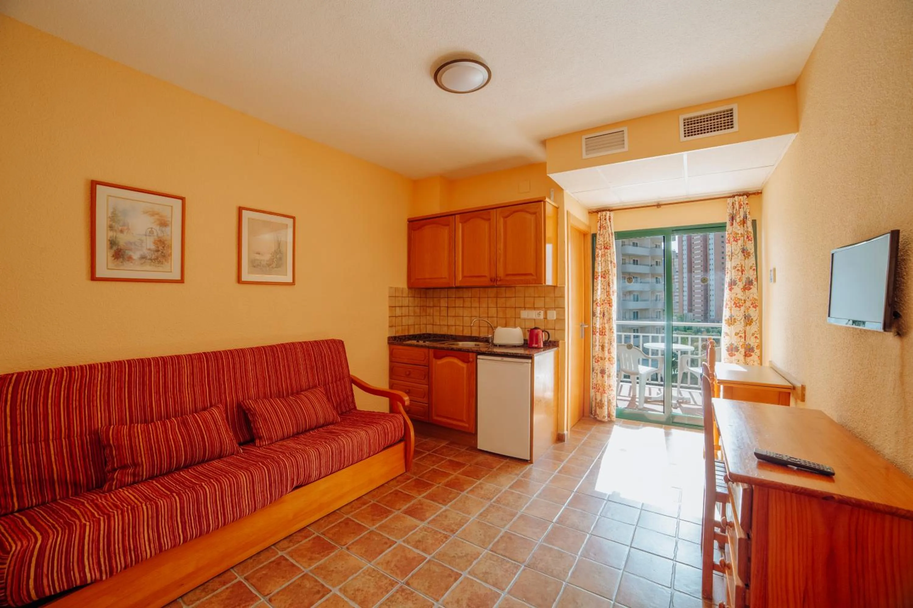 One-Bedroom Apartment with Balcony (4 Adults) in Apartamentos Palm Court