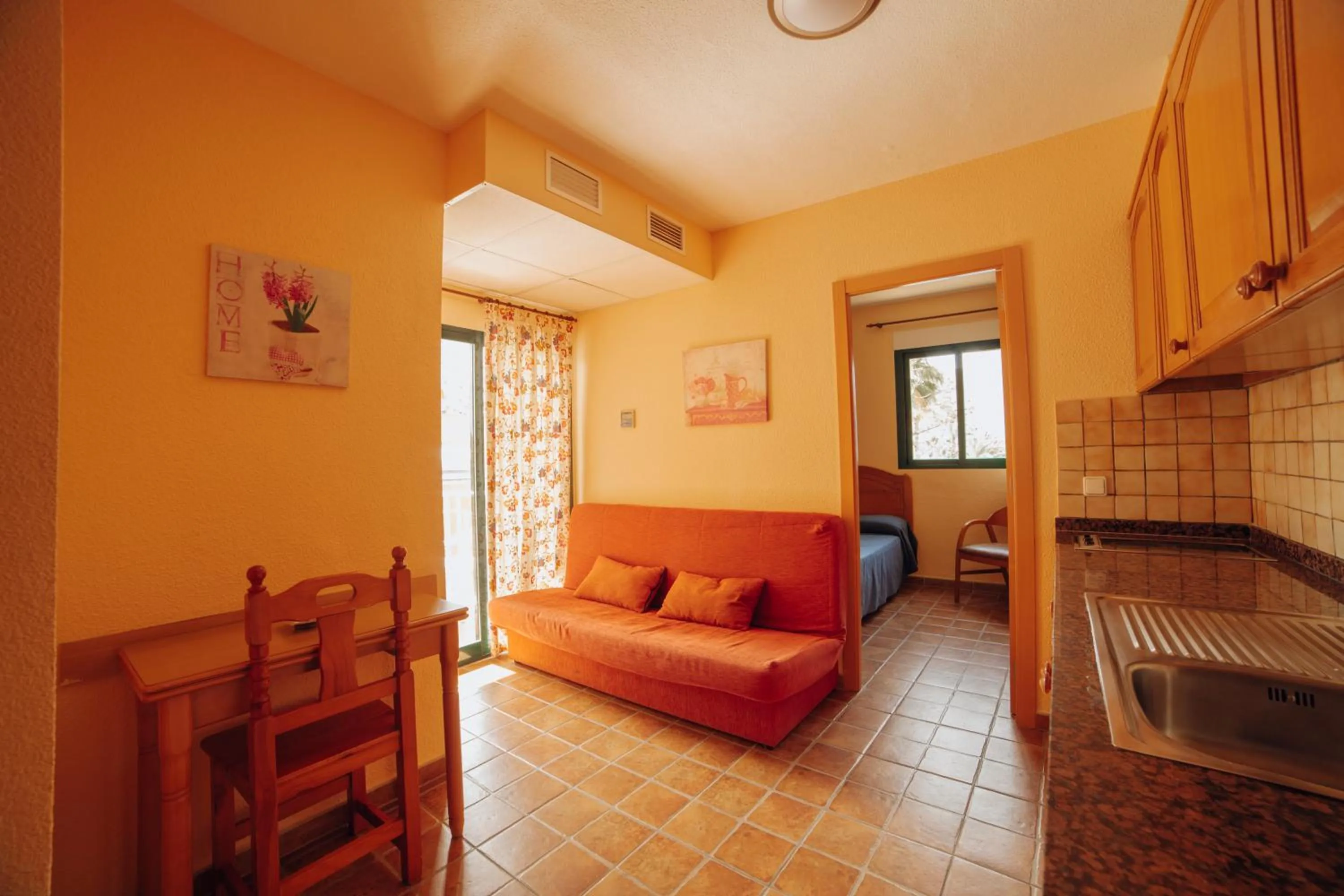 One-Bedroom Apartment with Balcony in Apartamentos Palm Court