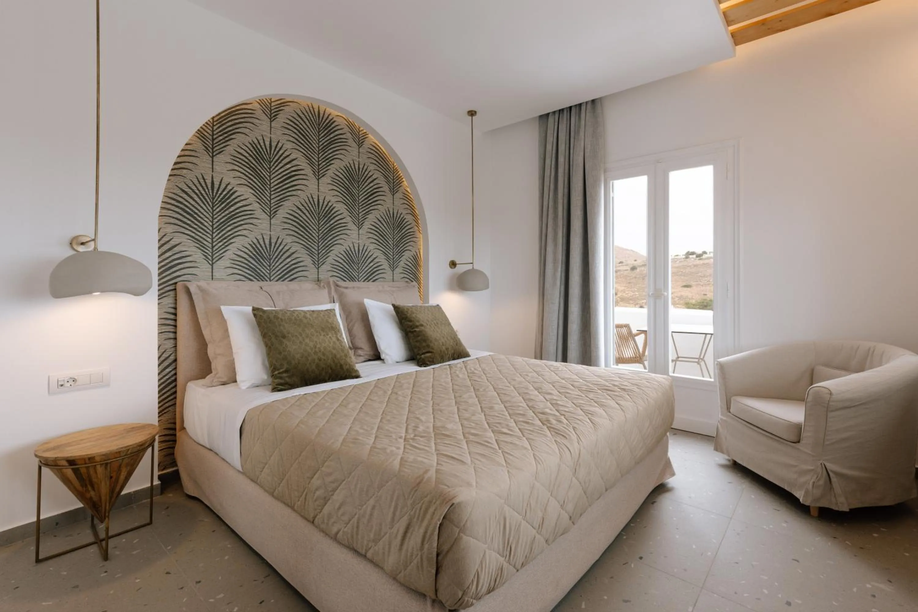 Suite with Panoramic Sea View in Pnoi Hotel