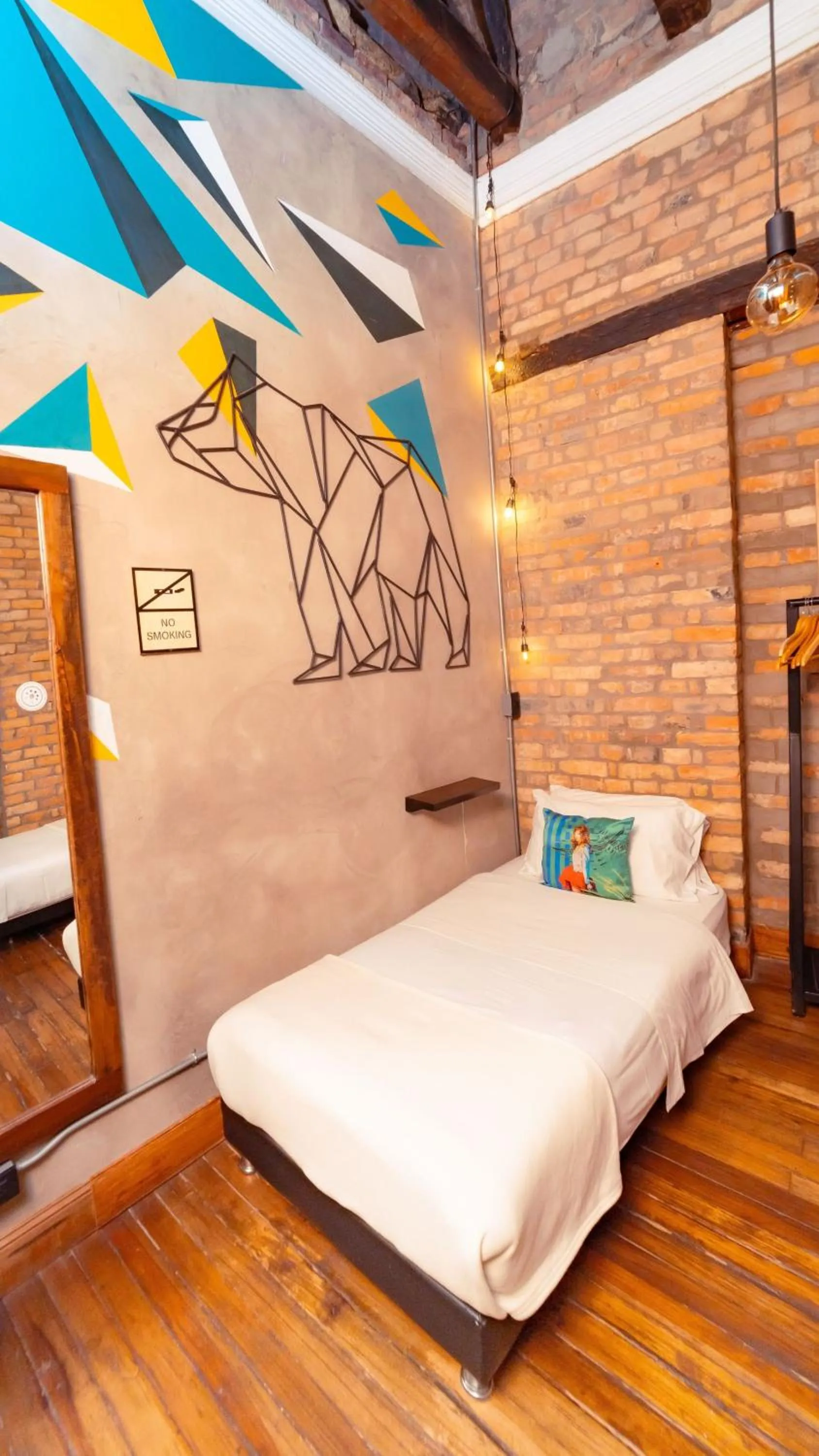 Small Twin Room Shared Bathroom in Socialtel Candelaria Bogotá