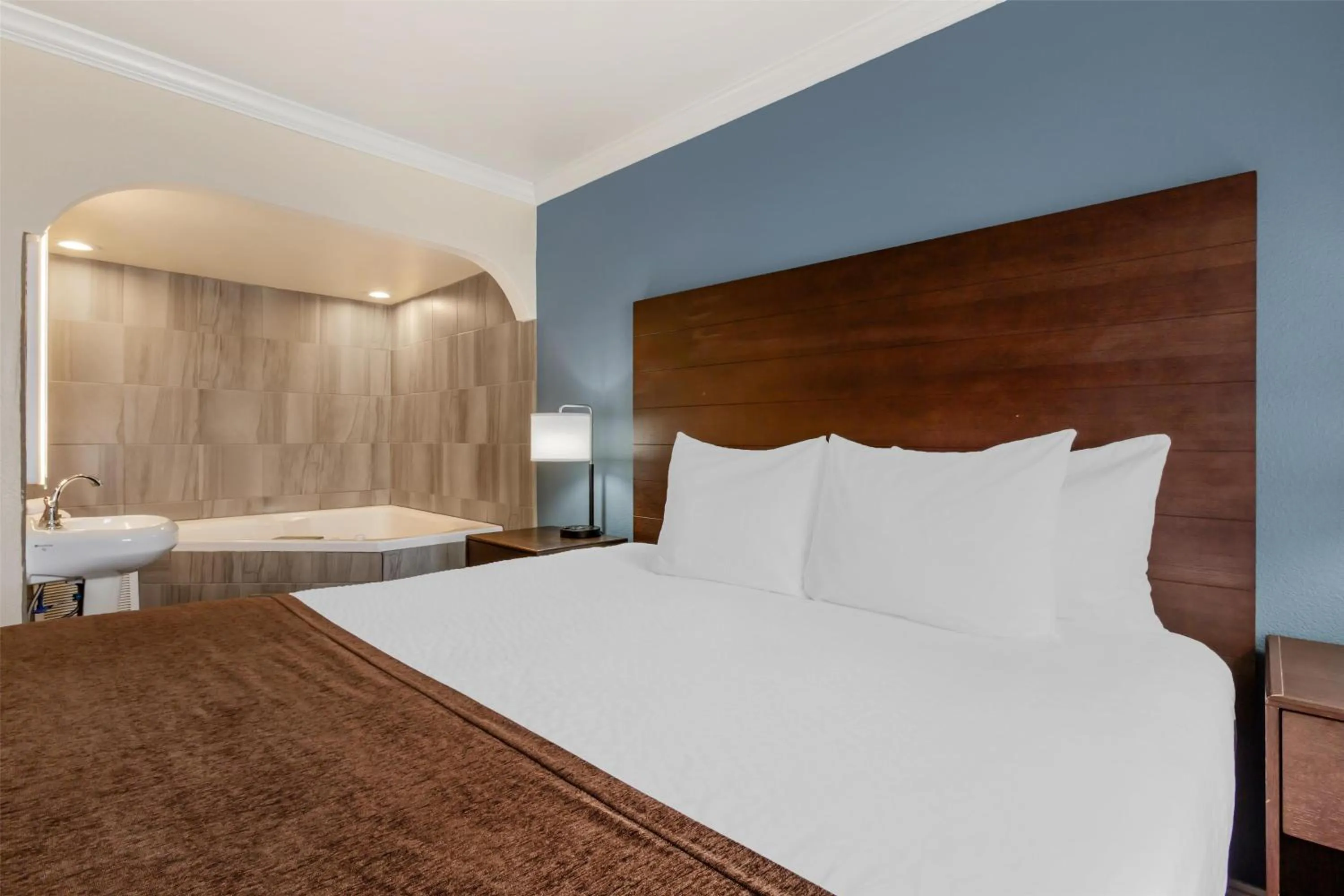 King Suite with Sofa Bed and Jacuzzi in Best Western InnSuites Tucson Foothills Hotel & Suites