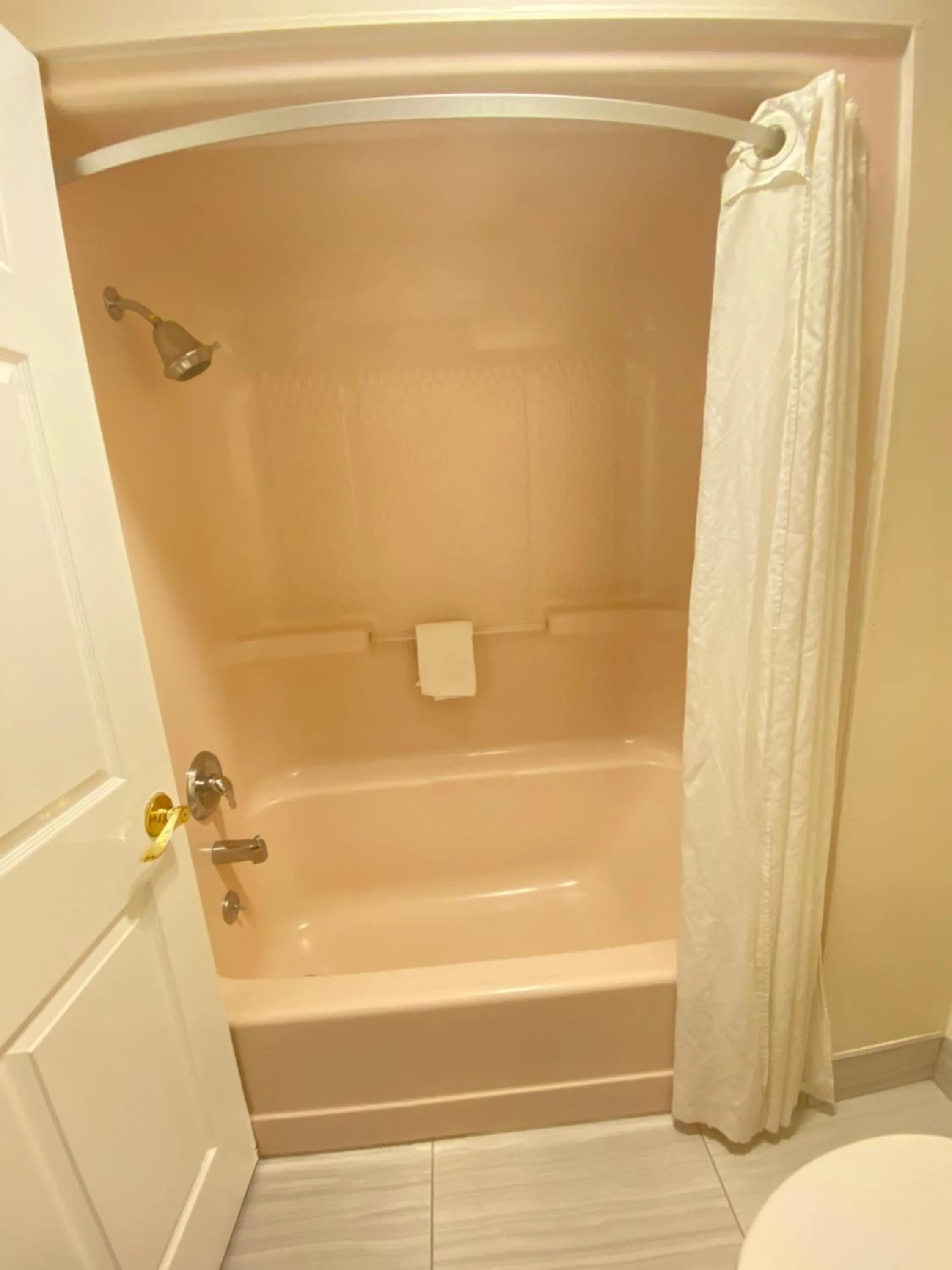 Queen Room - Non-Smoking in Garden State Inn