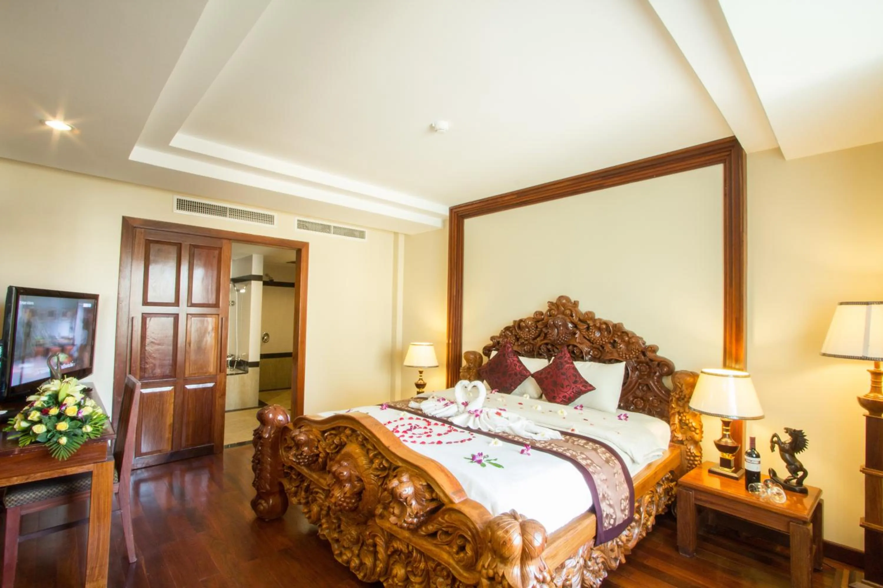 Suite - single occupancy in Royal Empire Hotel