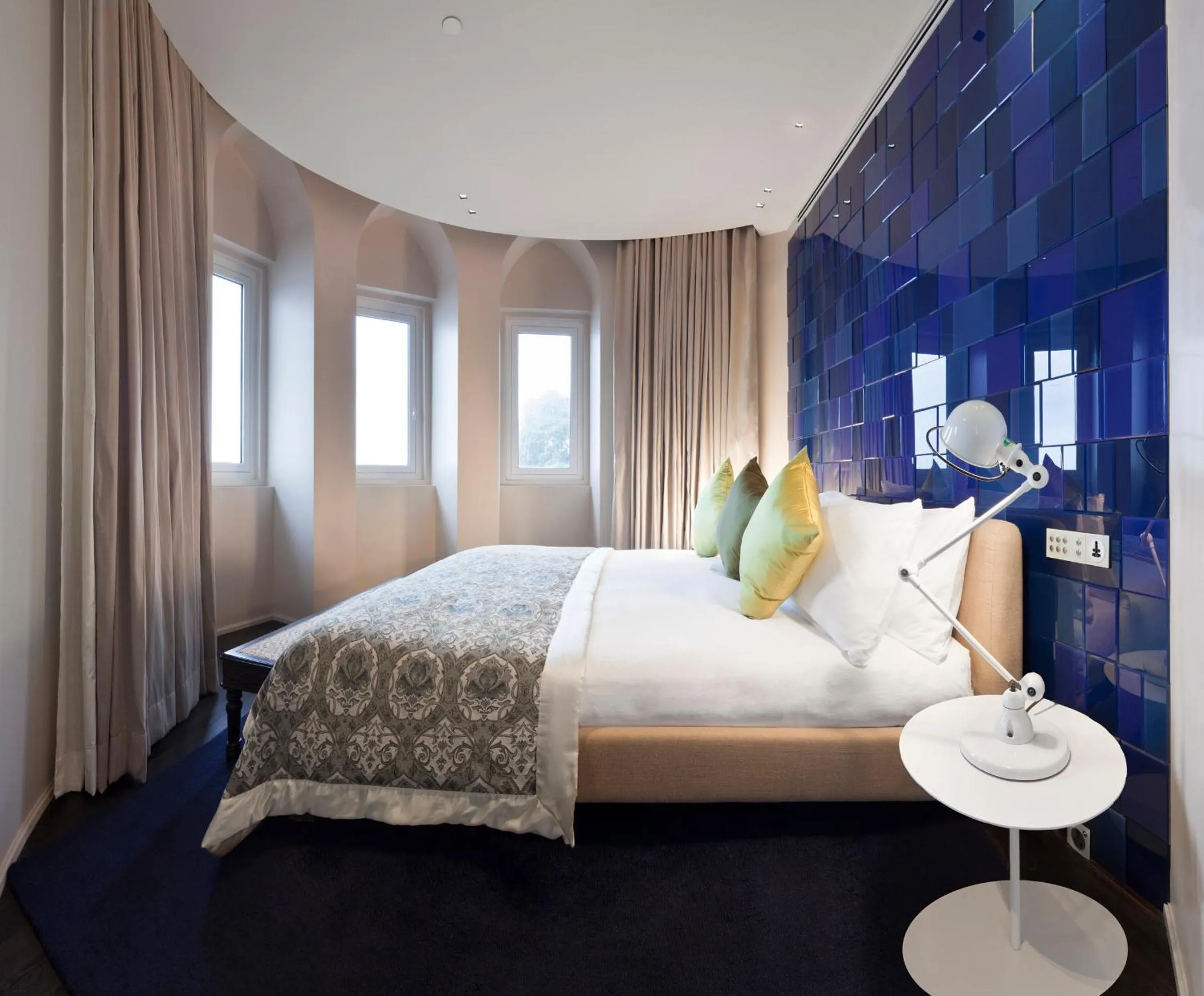 Grande Luxury Suite 1 Bedroom Sea View - 2 Way Airport Transfer in The Taj Mahal Palace, Mumbai