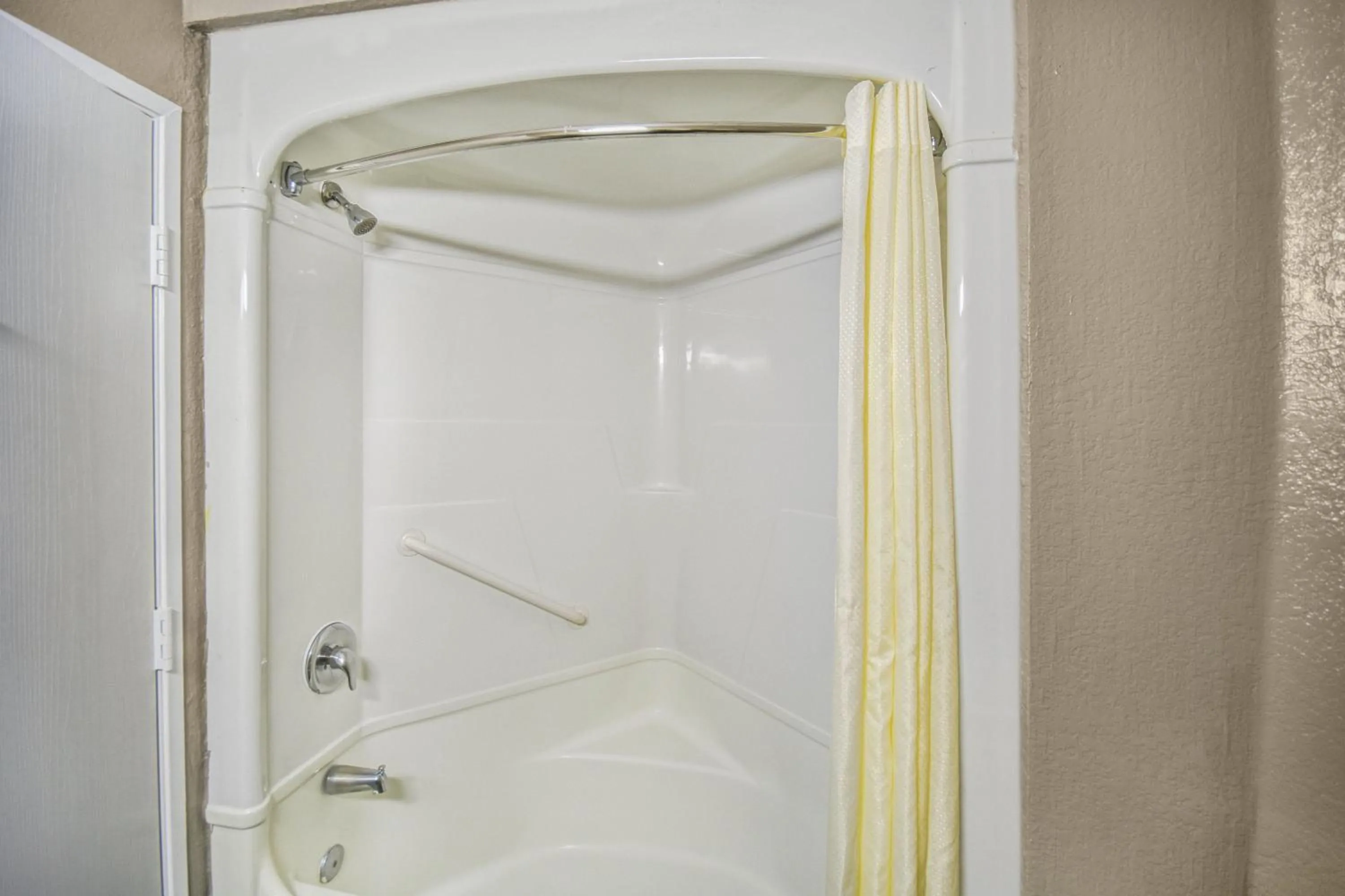 King Room - Smoking  in Motel 6 Humble, TX - Houston International Airport