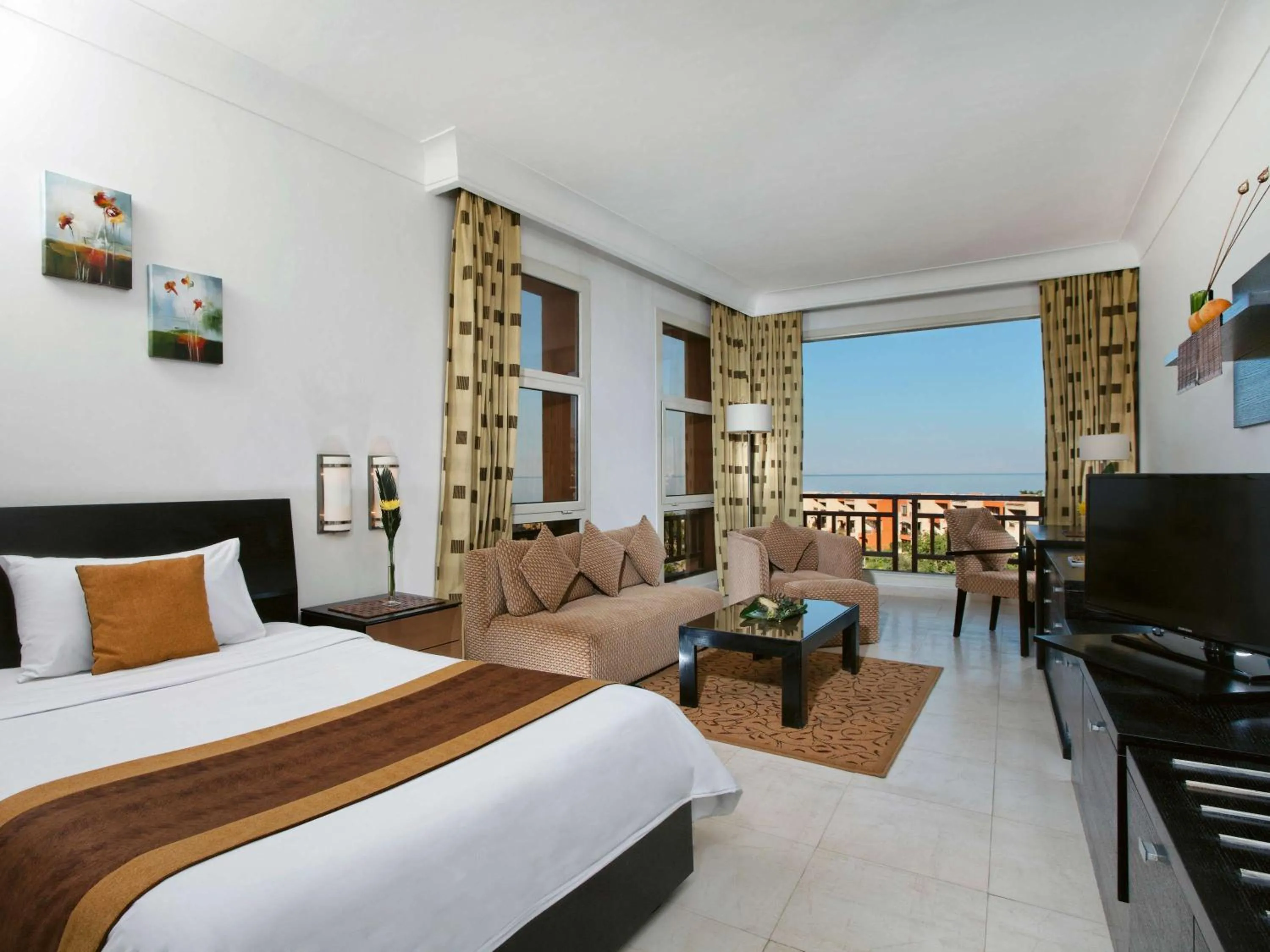 Deluxe Suite Beach Front in Mövenpick Resort El Sokhna