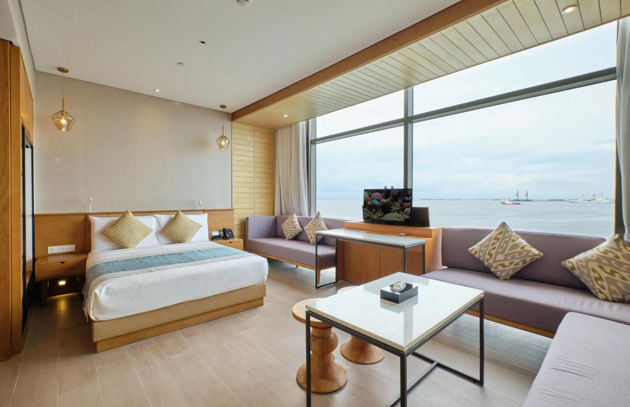Family Room with Sea View in Hotel H2O
