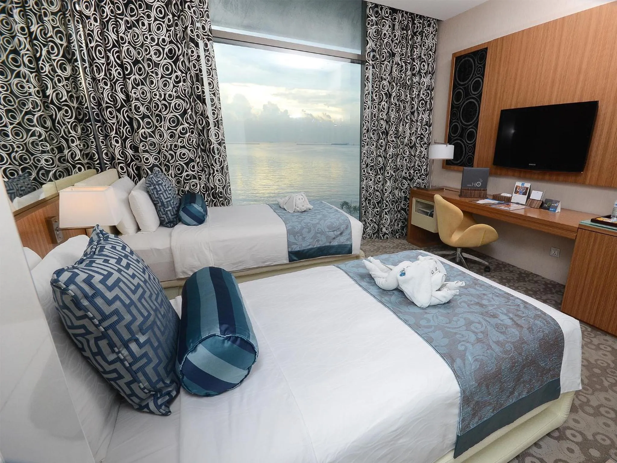 Twin Room with View in Hotel H2O