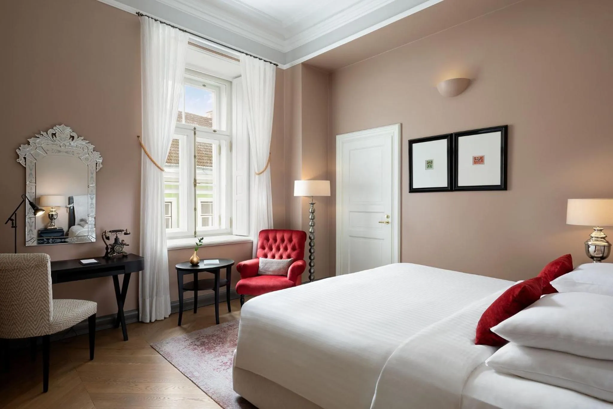 Superior Double Room with City View in Hotel Telegraaf, Autograph Collection