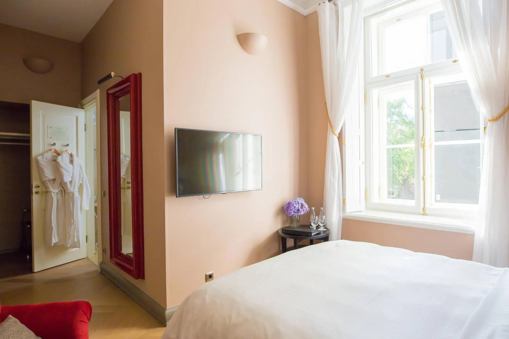 Comfort Double Room with Courtyard View in Hotel Telegraaf, Autograph Collection