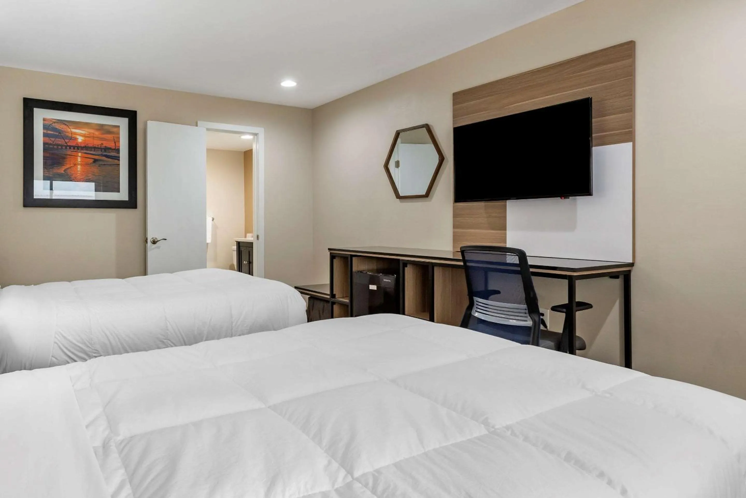 Double Room with Two Double Beds- Non-Smoking in Rodeway Inn Oceanview