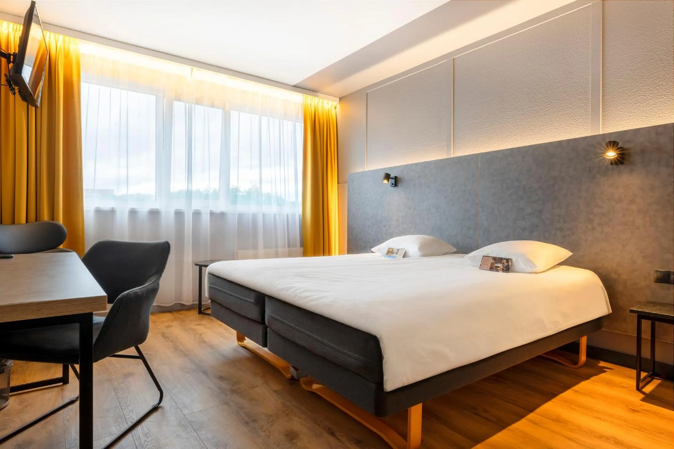 Classic Double or Twin Room in Metropol Hotel
