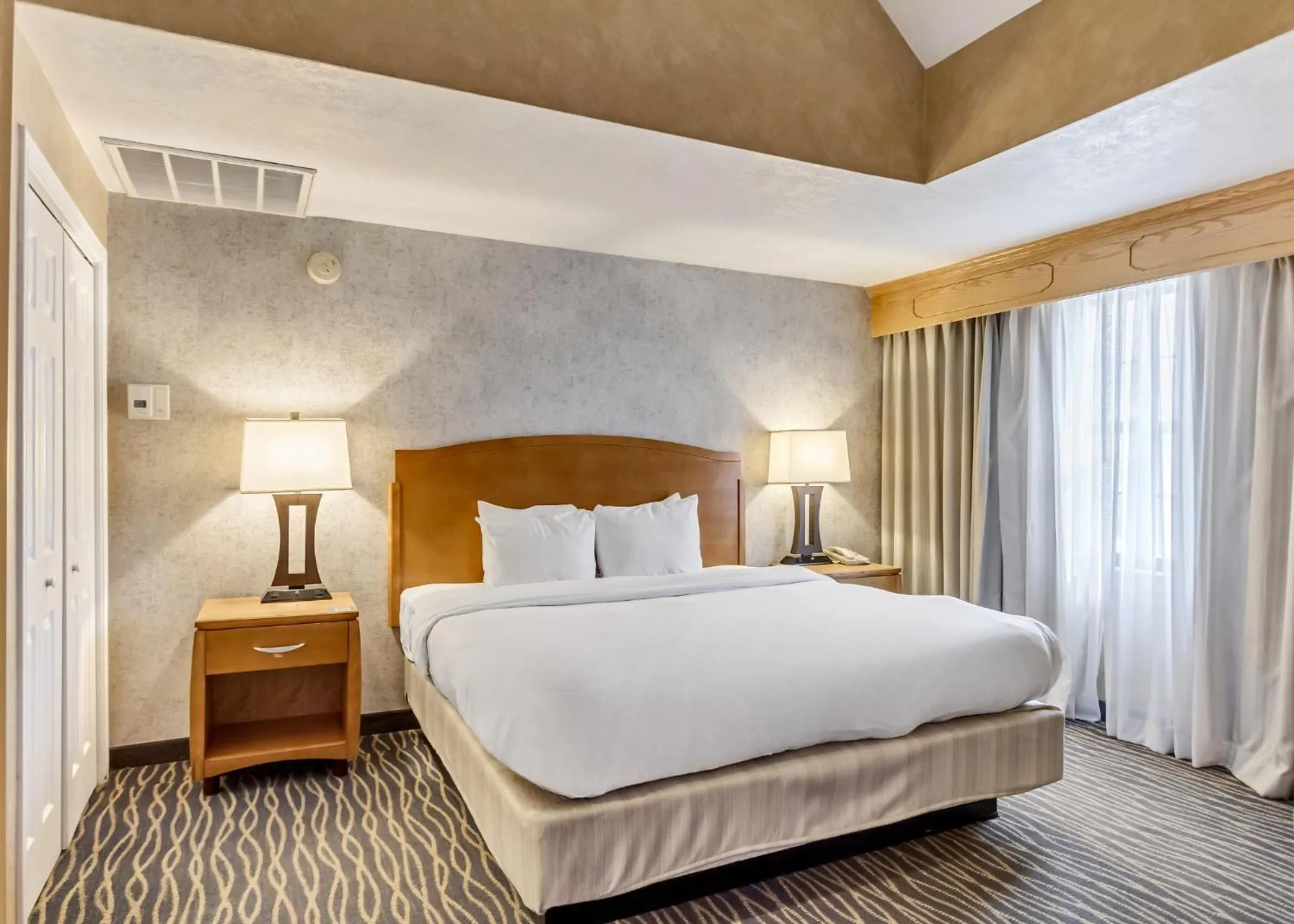 Queen Room - Non-Smoking in Radisson Hotel Salt Lake City Airport