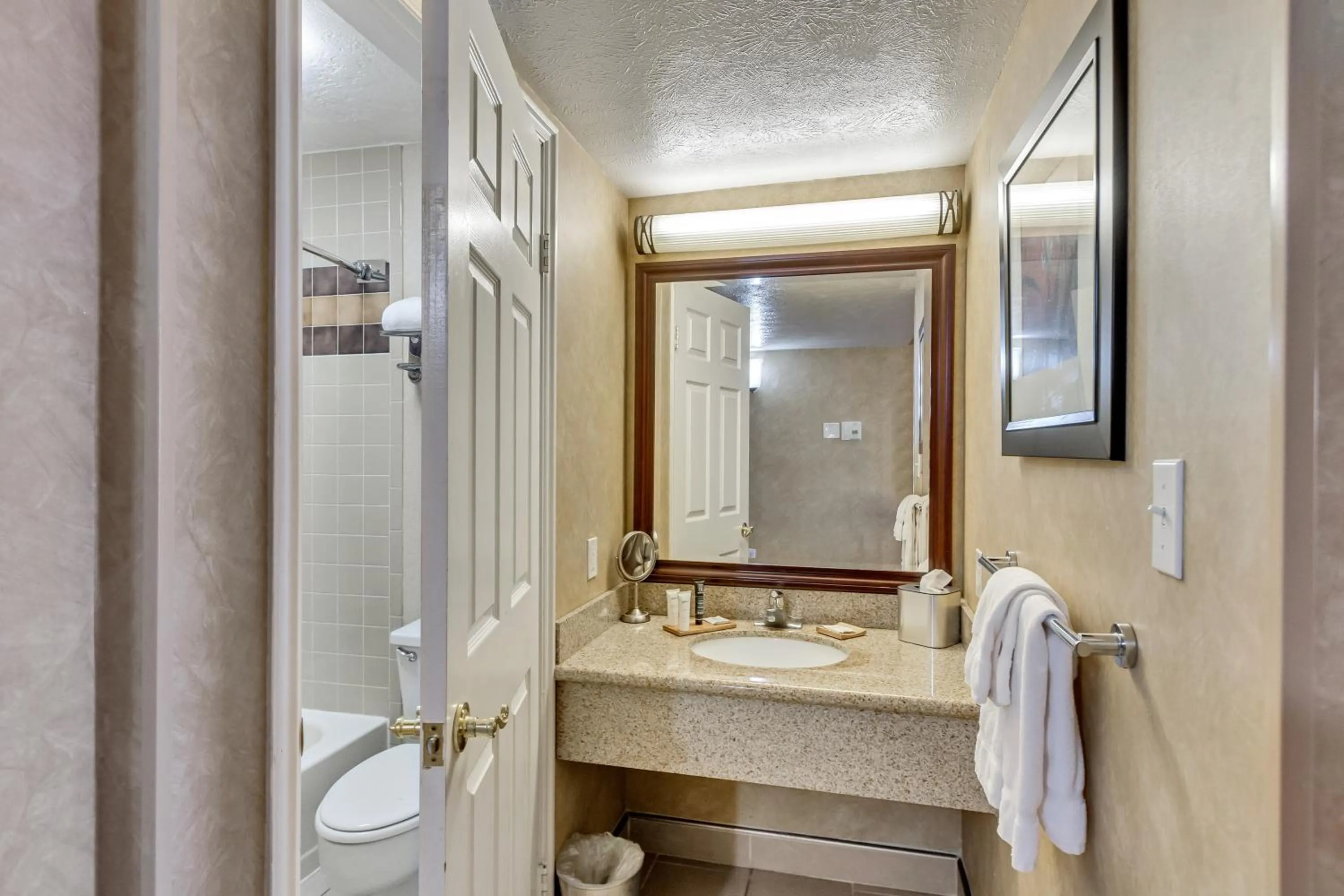 King Room - Non-Smoking in Radisson Hotel Salt Lake City Airport