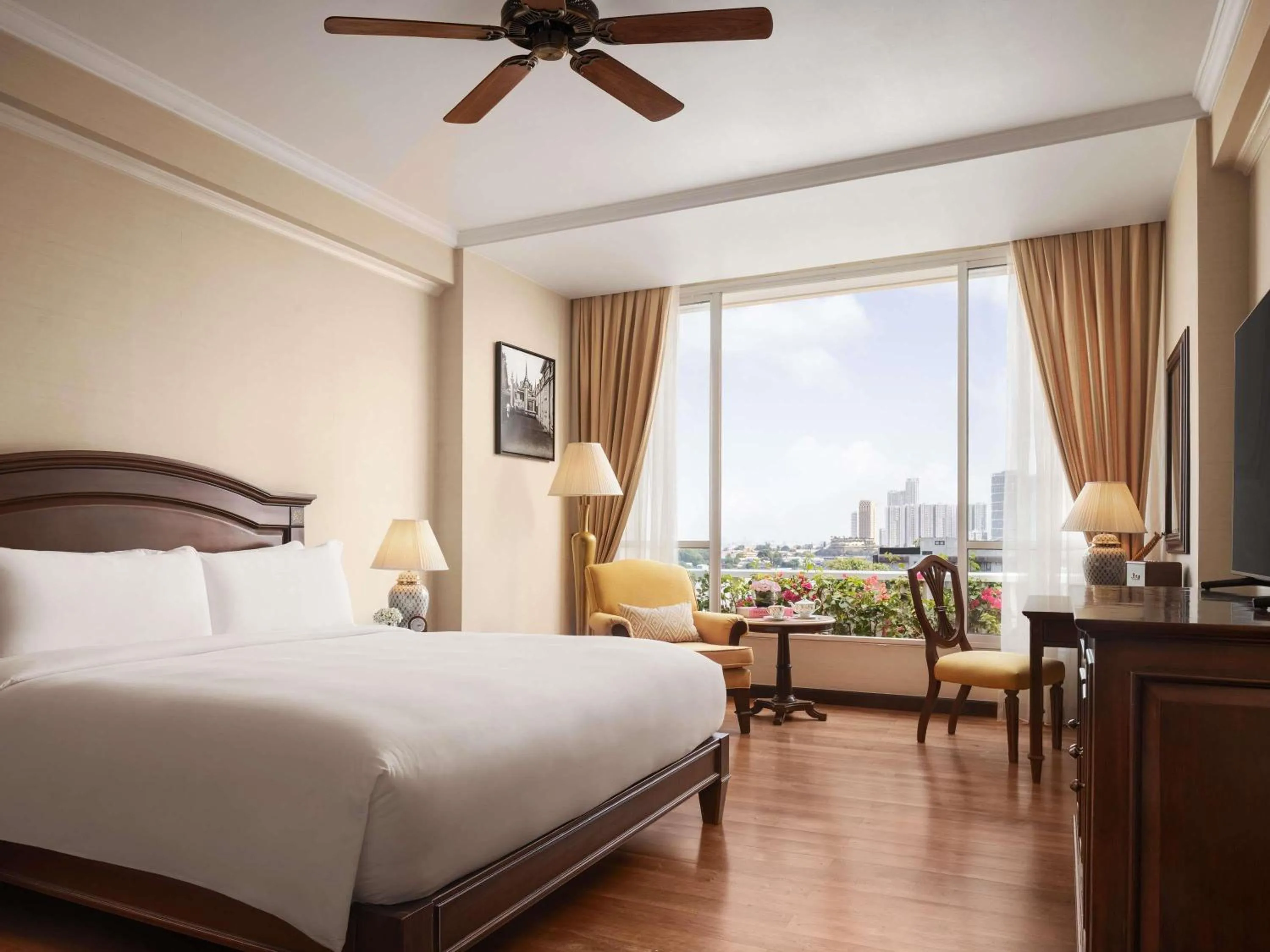 Superior Room with Executive Lounge Access, 1 King Bed in Sofitel Phnom Penh Phokeethra