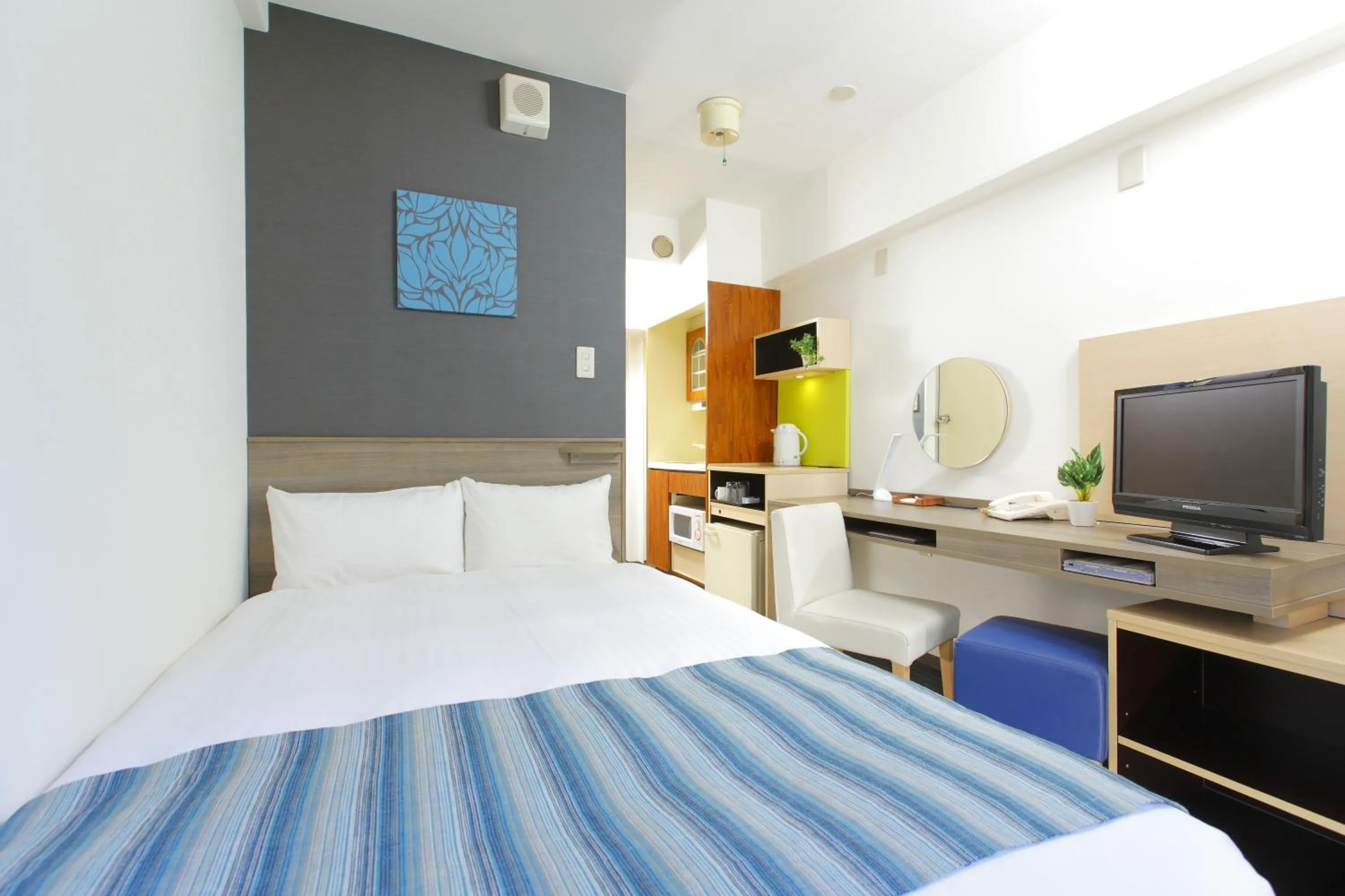 Standard Double Room with Small Double Bed - House Keeping is Optional with Additional Cost - Smoking in HOTEL MYSTAYS Ueno Inaricho