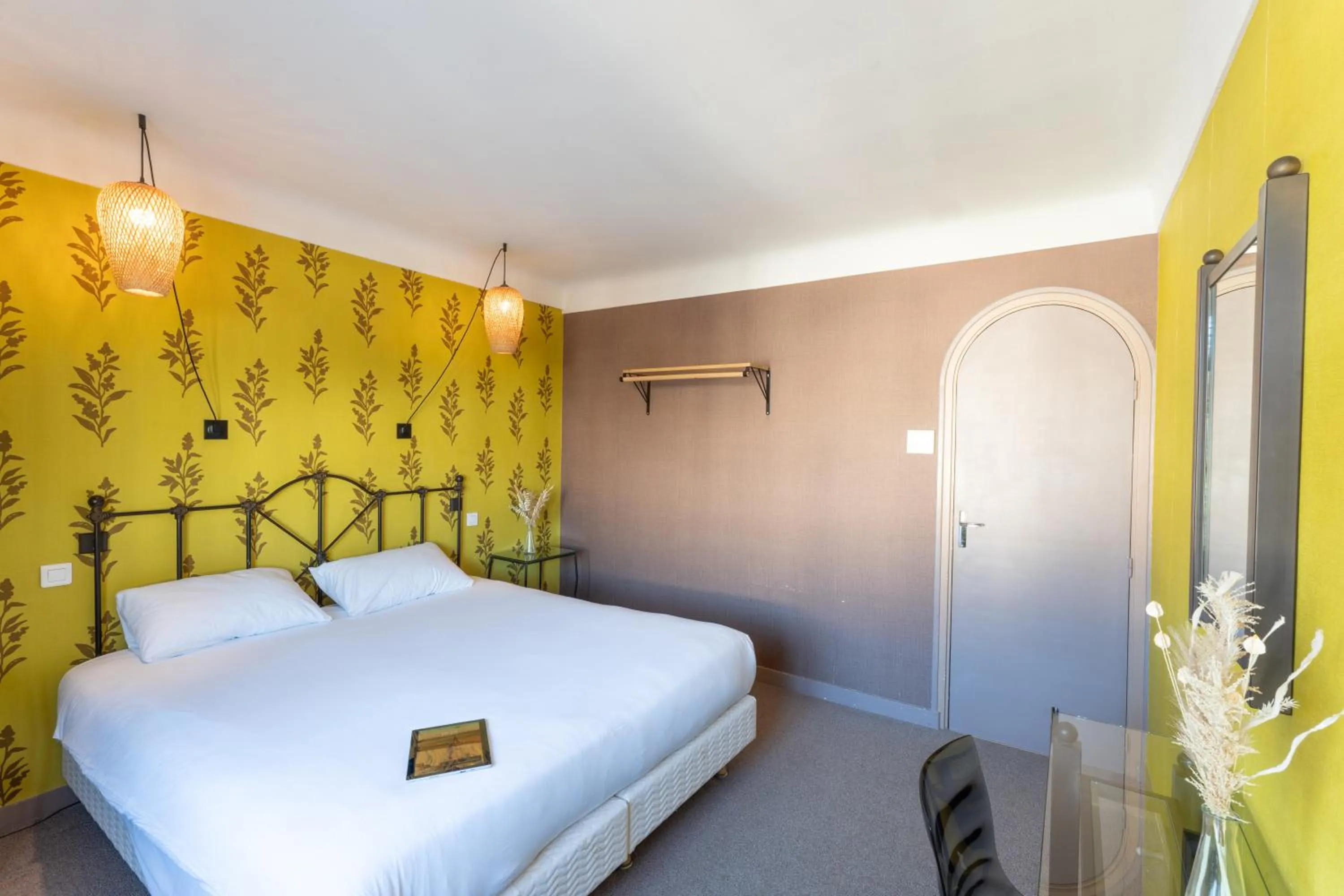 Standard Family Suite with Two Connecting Rooms in Grand Hôtel Niort Centre