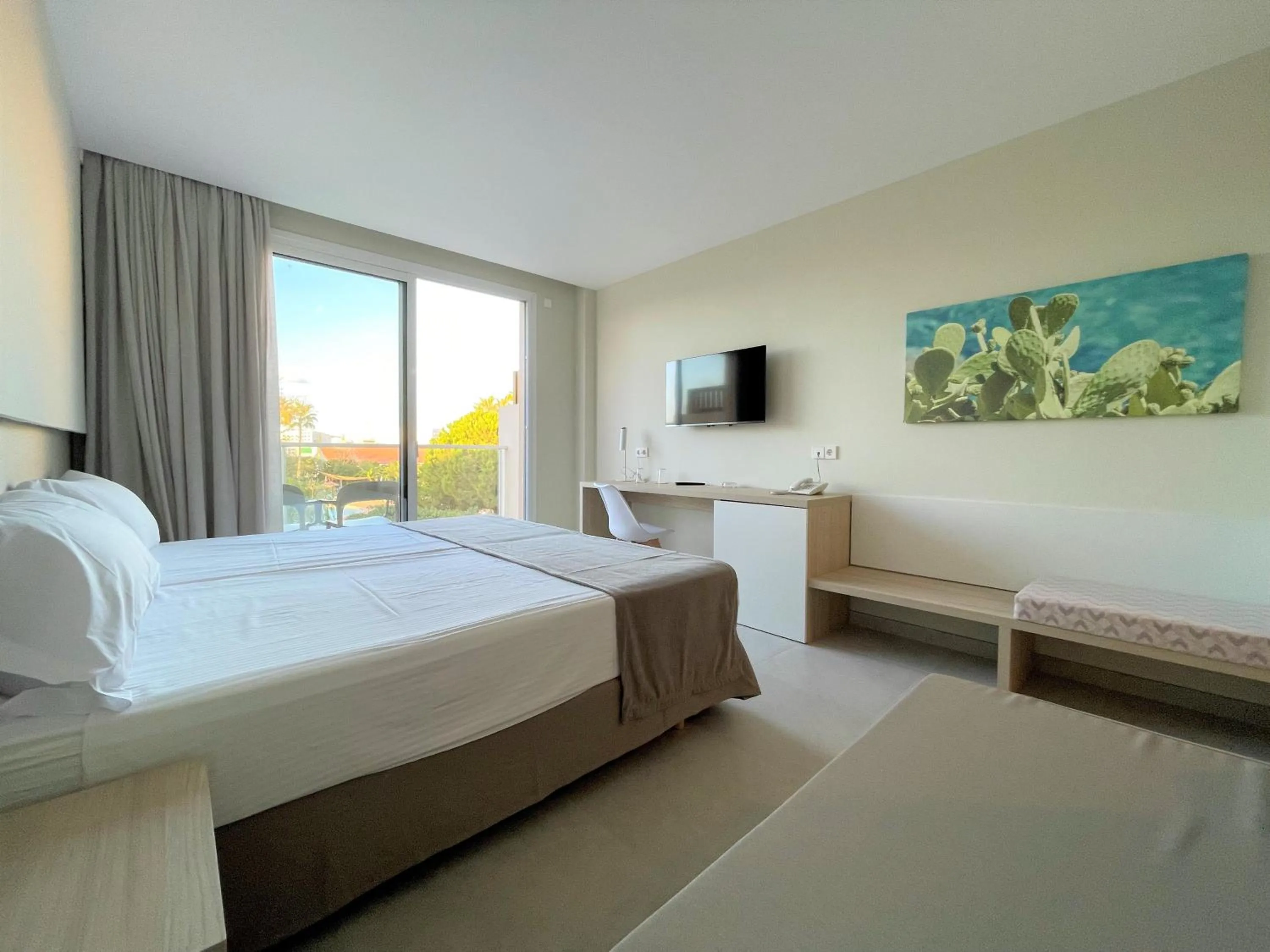 Deluxe Double Room in Garbi Cala Millor