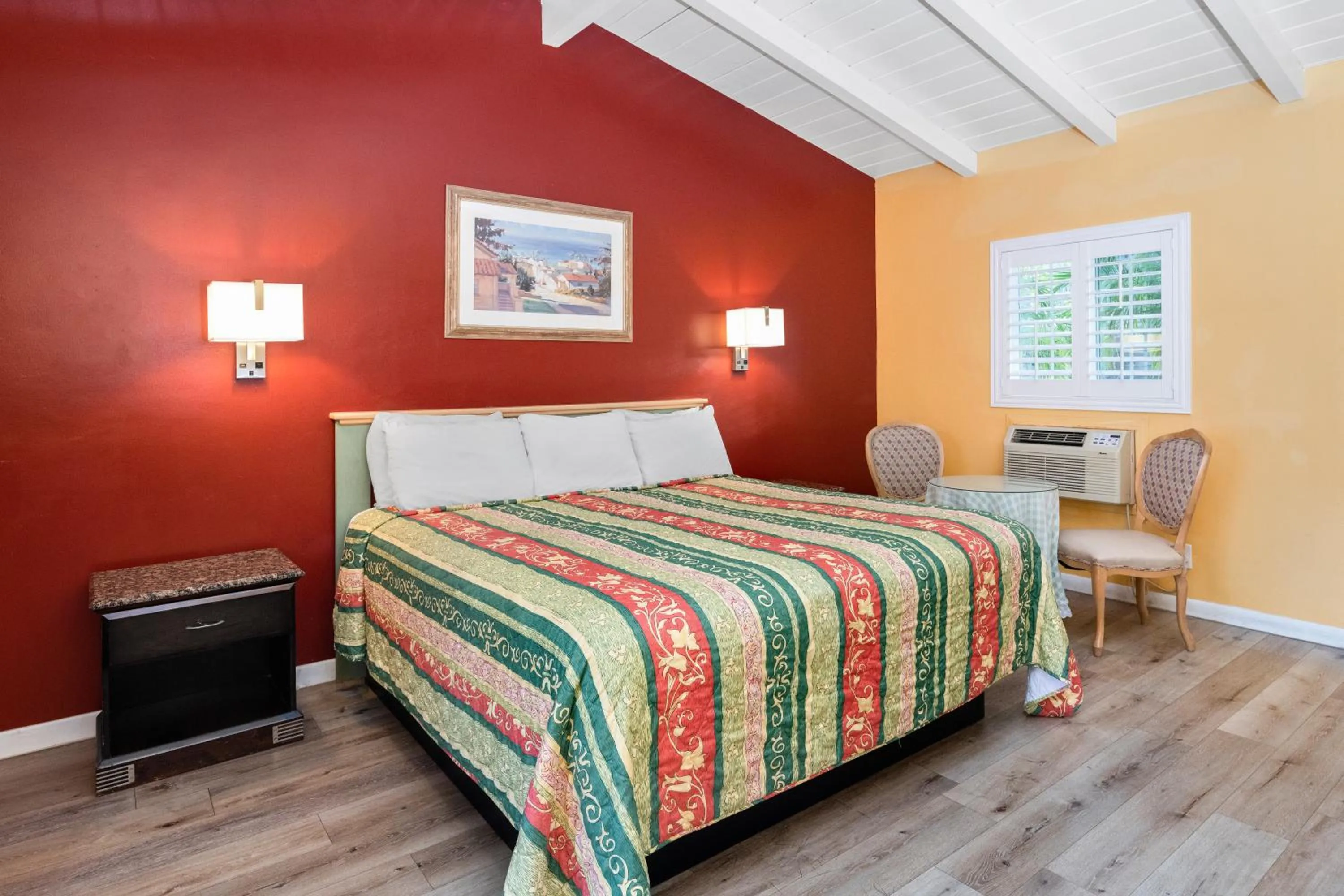 Deluxe King Room in Fallbrook Country Inn