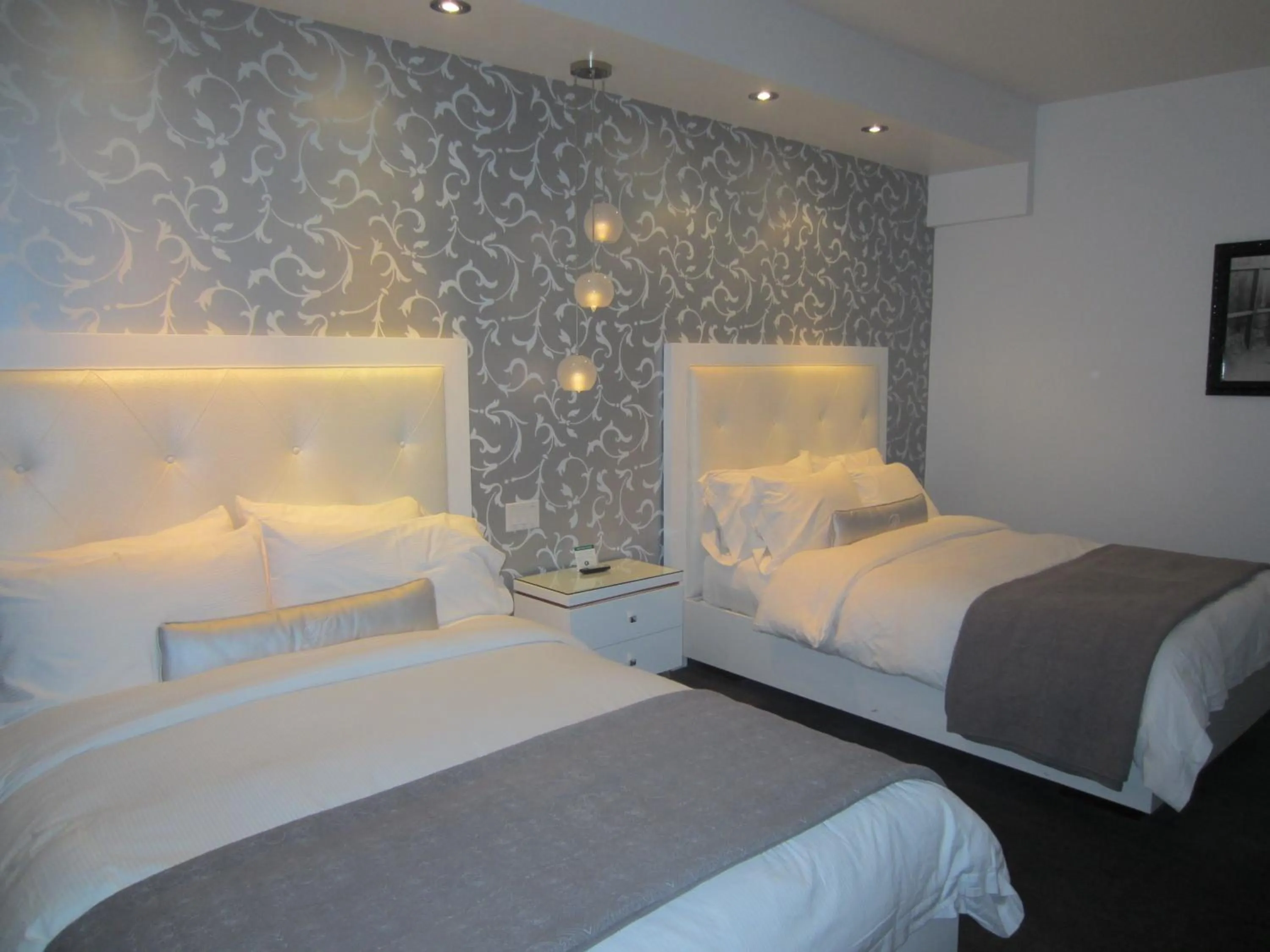 Queen Room with Two Queen Beds in La Pensione Hotel