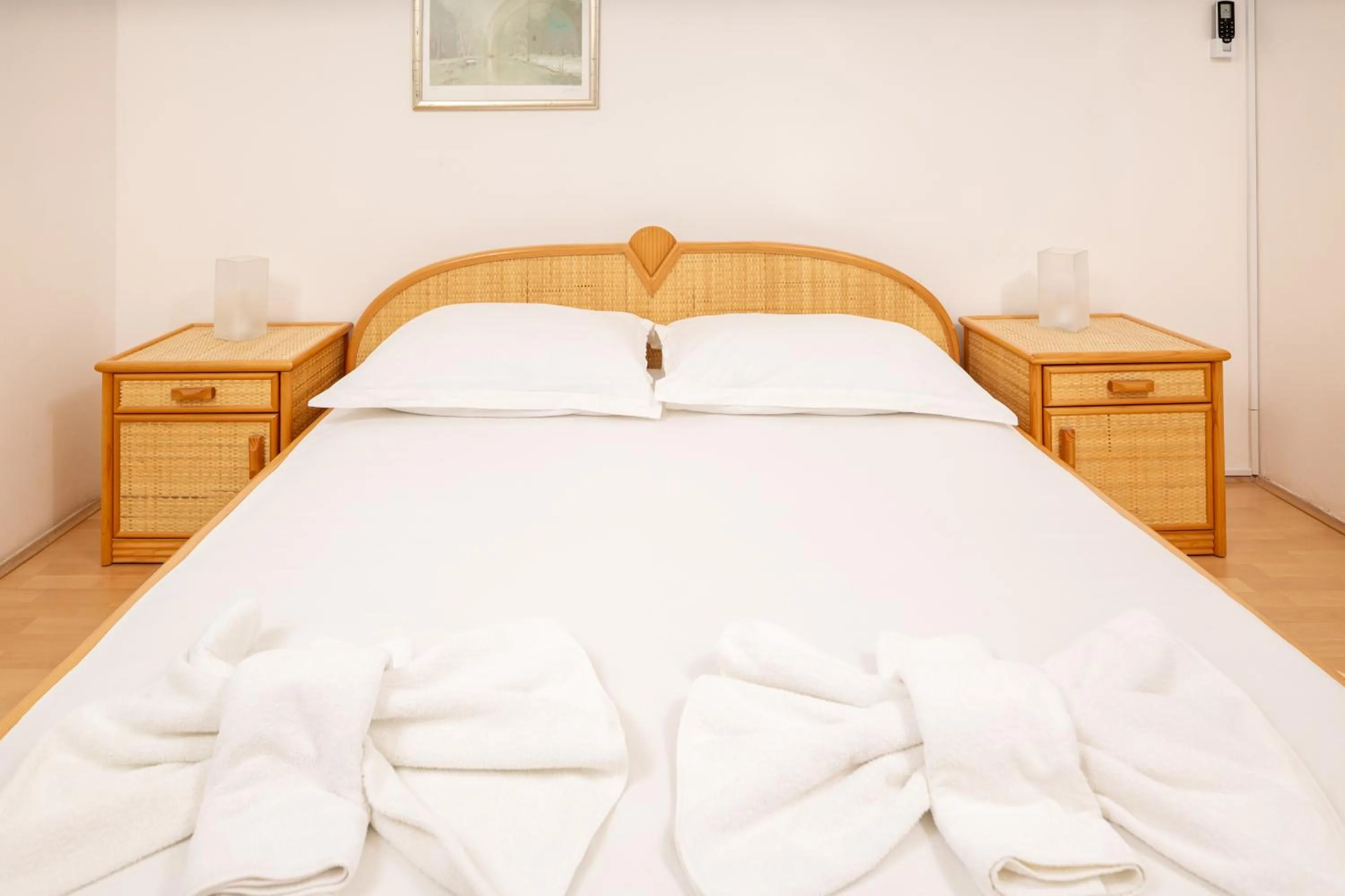 Deluxe Double Room with Balcony - single occupancy in Hotel Timun