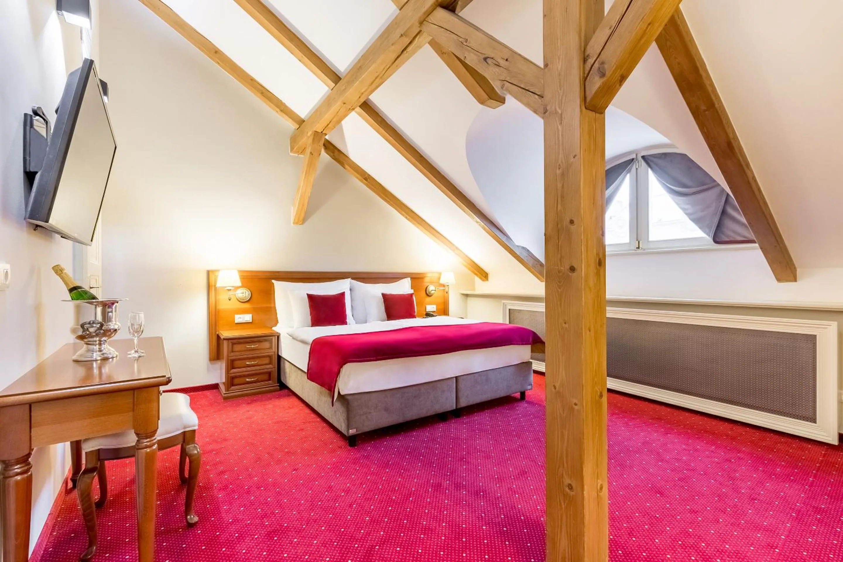 Two-Bedroom Suite in Hotel Caruso Old Town