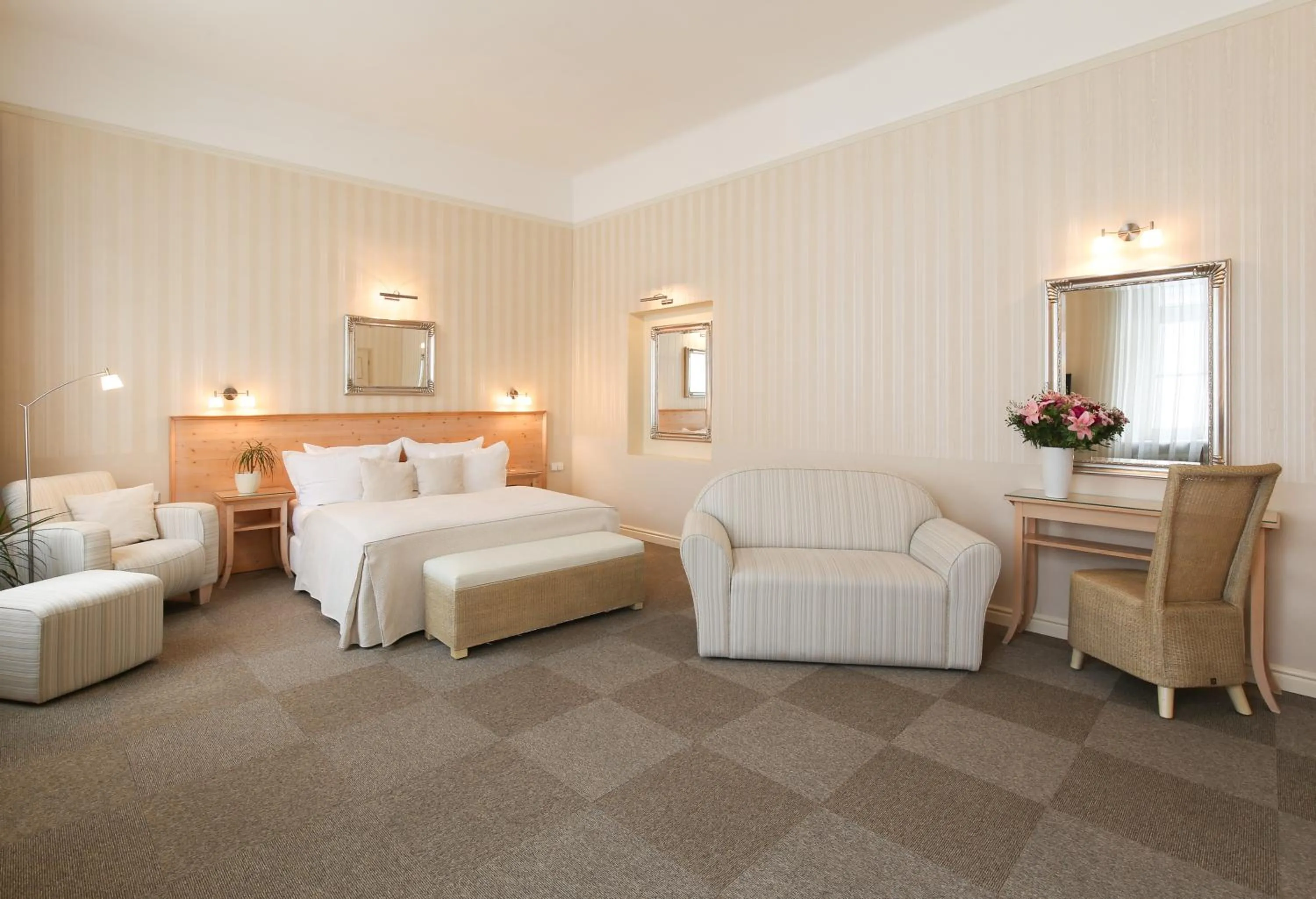 Deluxe King Suite in Unitas Hotel