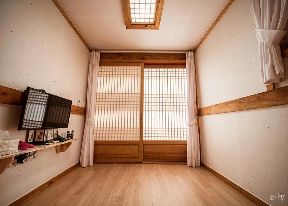Double Room in Jeongga Hanok