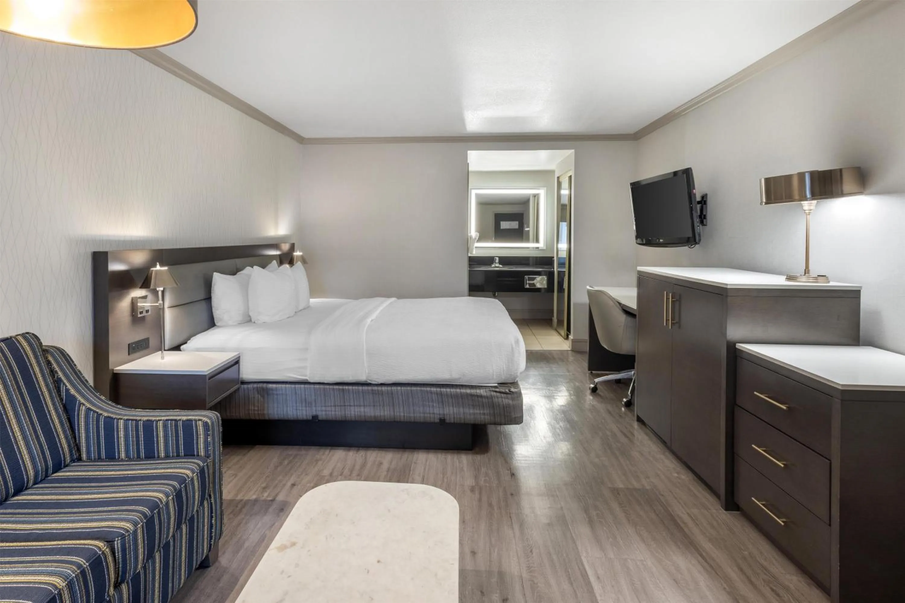 King Room with Single Sofa Bed in Best Western Plus Executive Suites