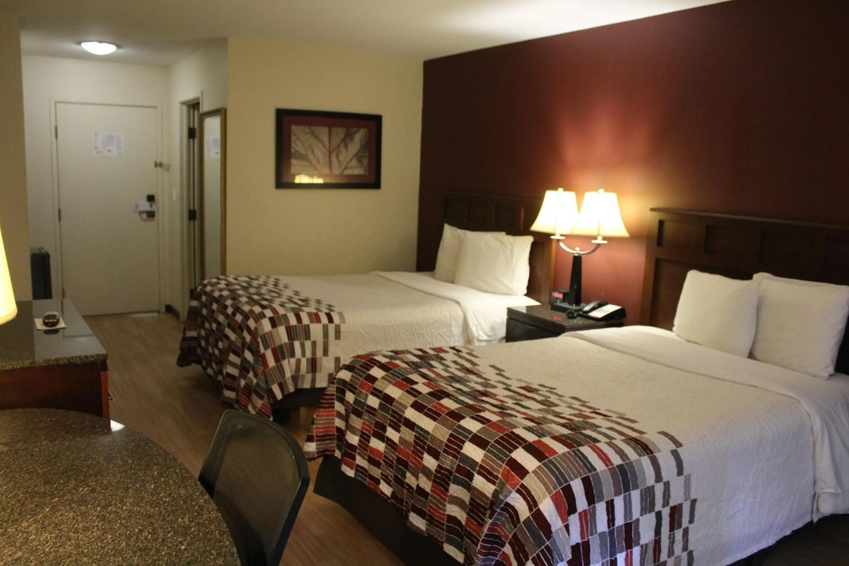  Deluxe Room with Two Double Beds Smoke Free in Red Roof Inn Gurnee - Waukegan