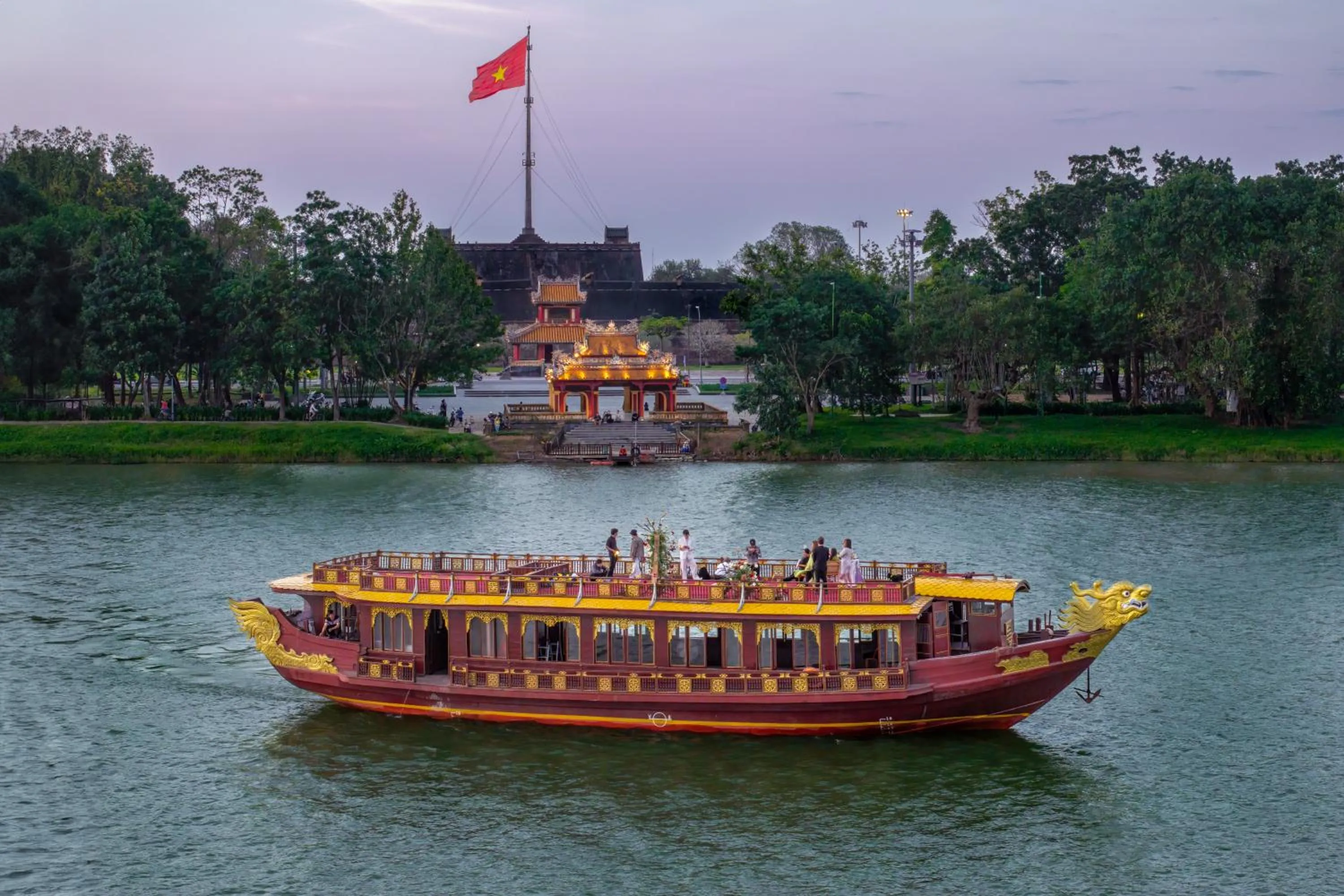 Deluxe Double or Twin Room with Lunch Cruise in Rosaleen Boutique Hotel