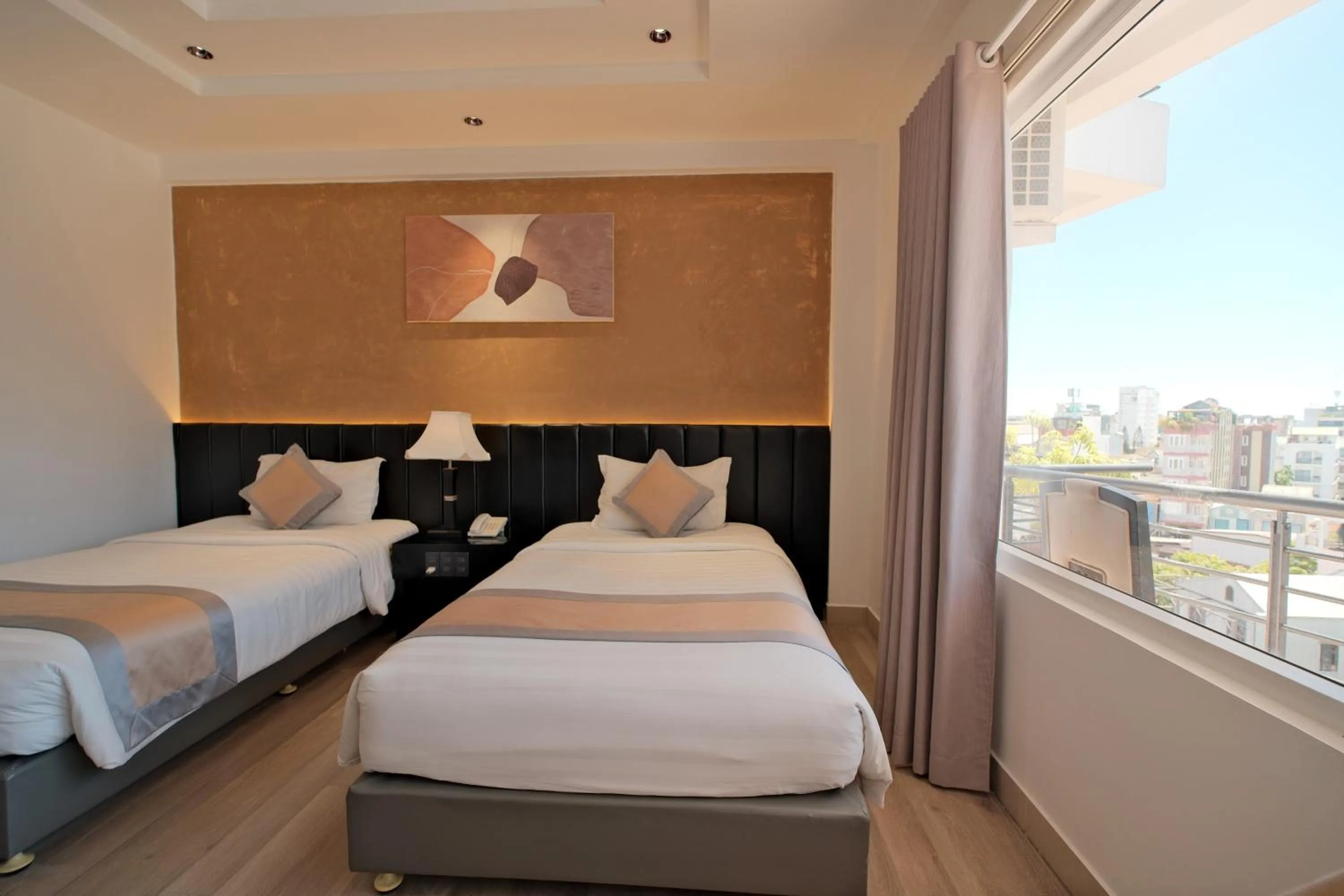 Deluxe Double or Twin Room with Lunch Cruise - single occupancy in Rosaleen Boutique Hotel