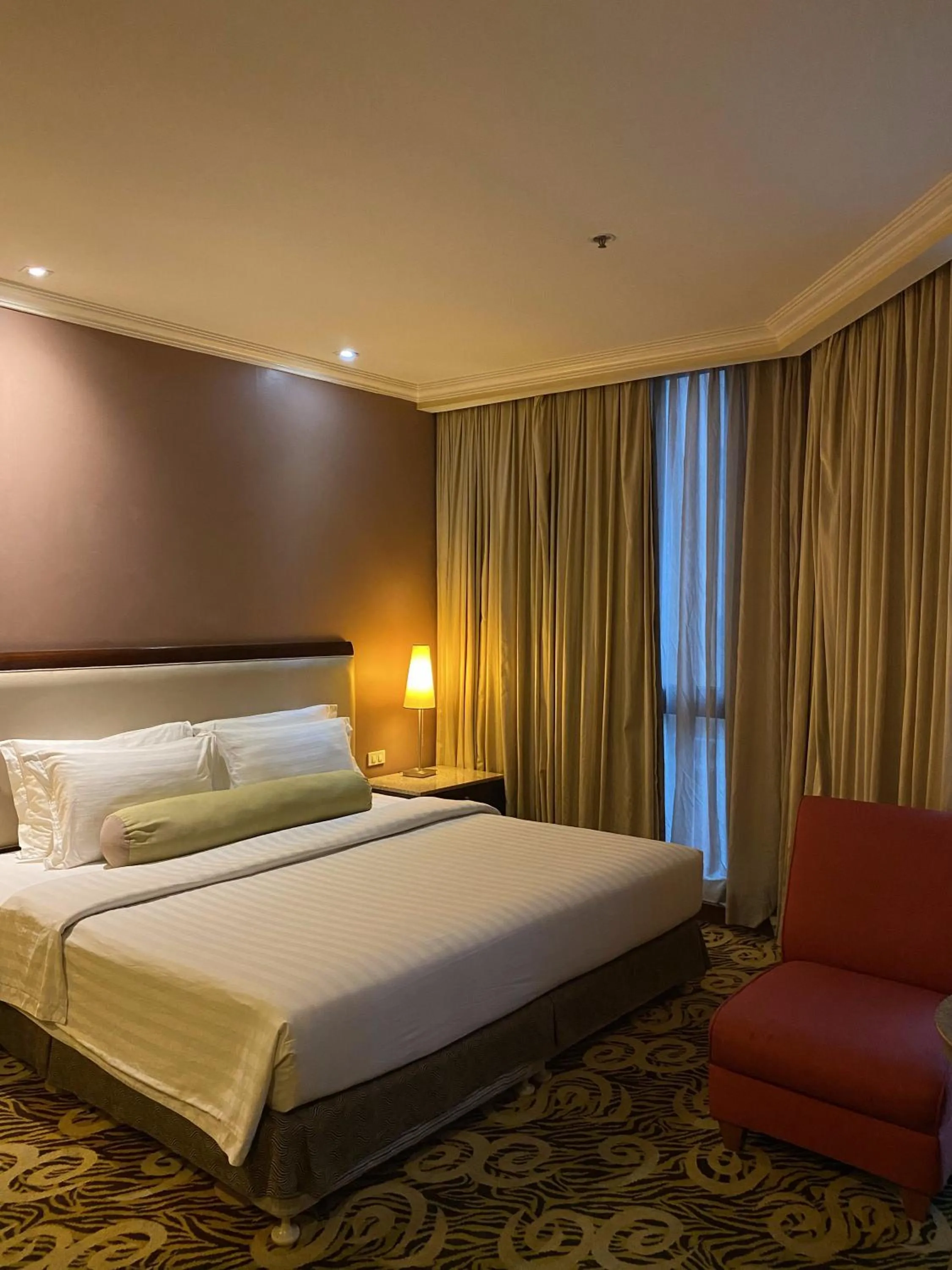 Studio Suite Room in Makati Palace Hotel