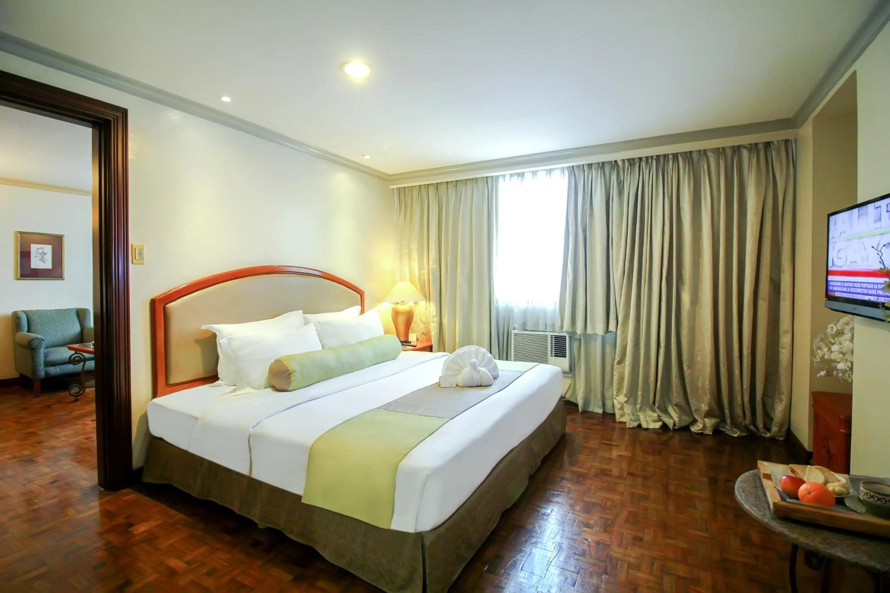 One Bedroom Suite in Makati Palace Hotel