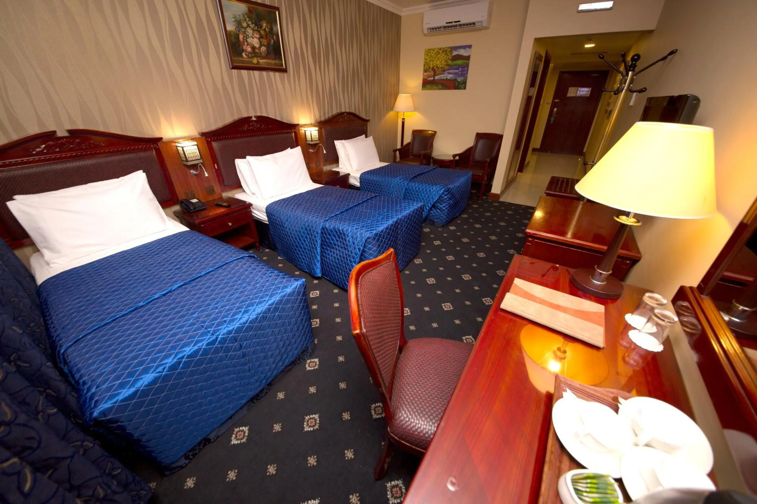Deluxe Triple Room in Mount Royal Hotel
