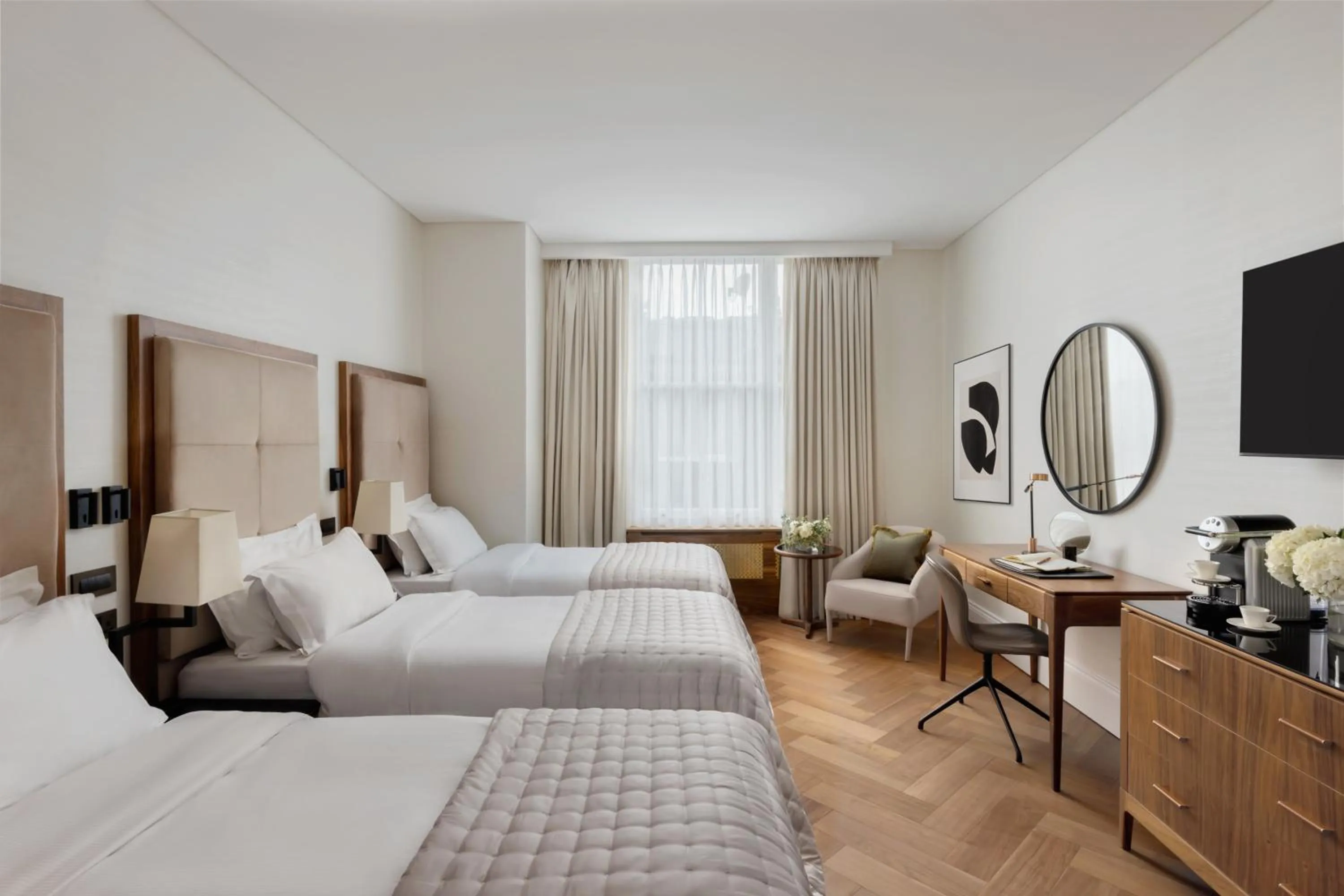 Deluxe Triple Room in The Queens Gate Hotel