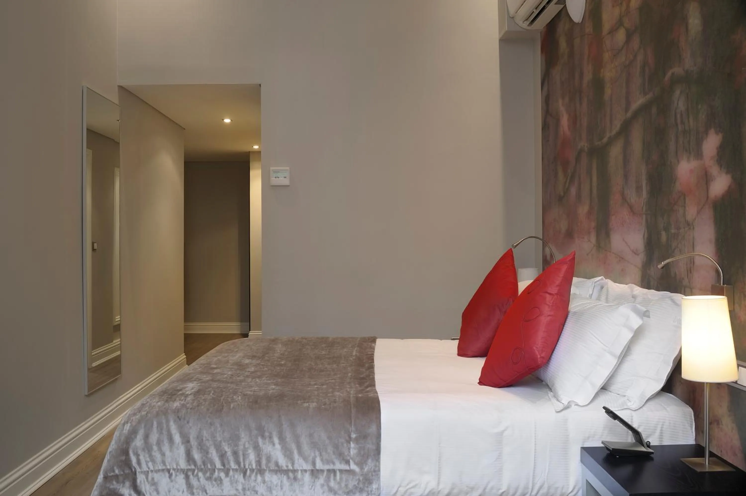 Standard Queen Room in The Queens Gate Hotel