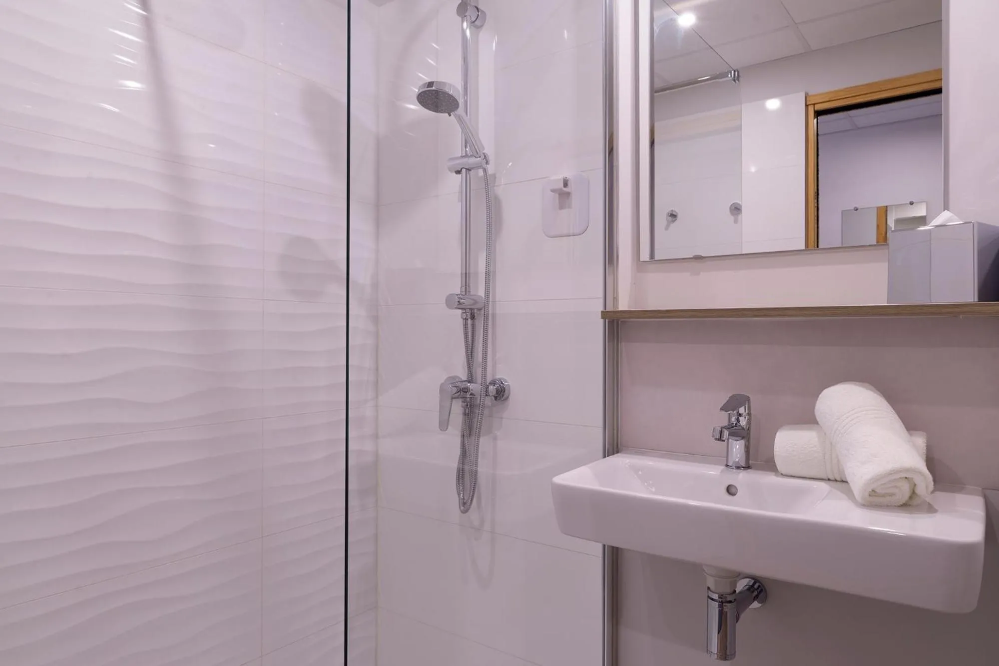 Double Room - Disability Access in The Originals City, Hôtel de la Confluence, Agen Ouest